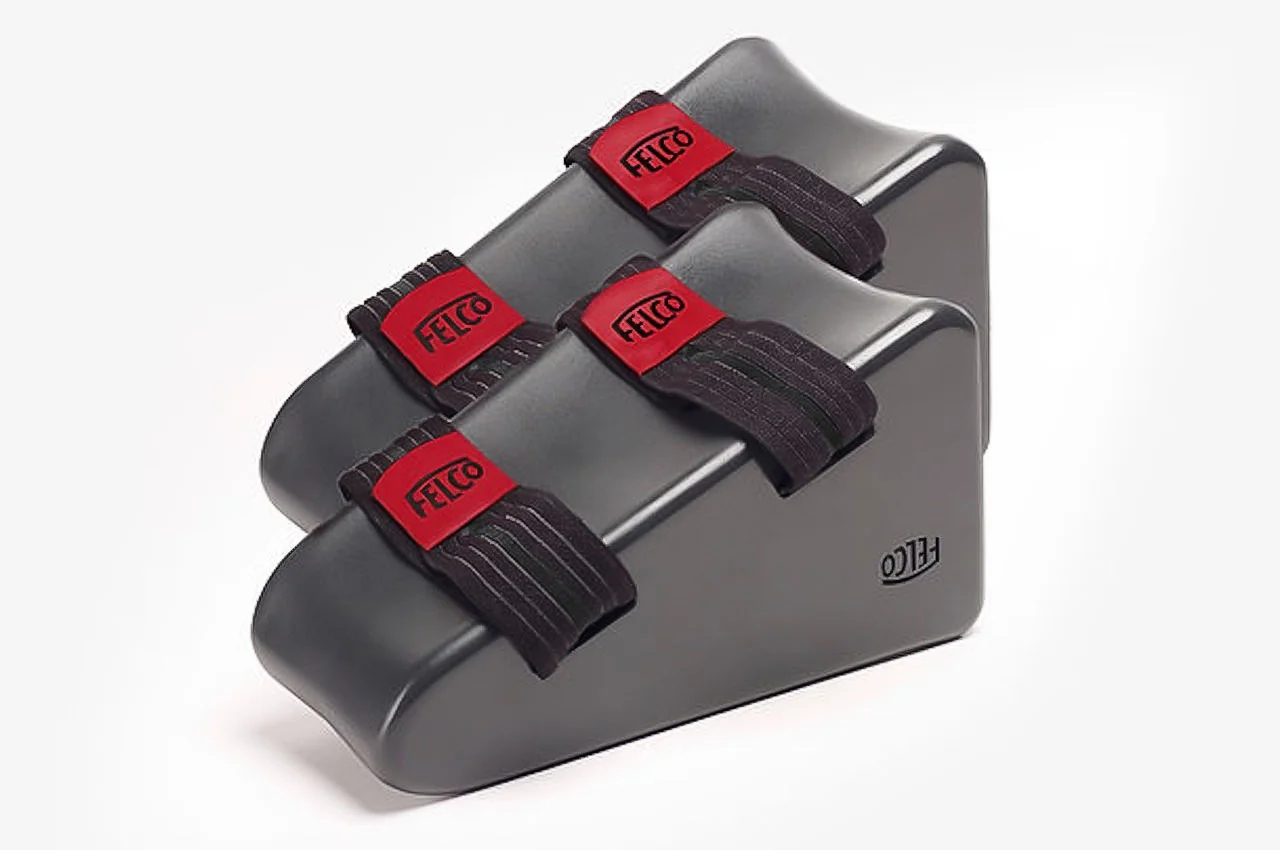 Wearable ，chair，WEARABLE SEATING，