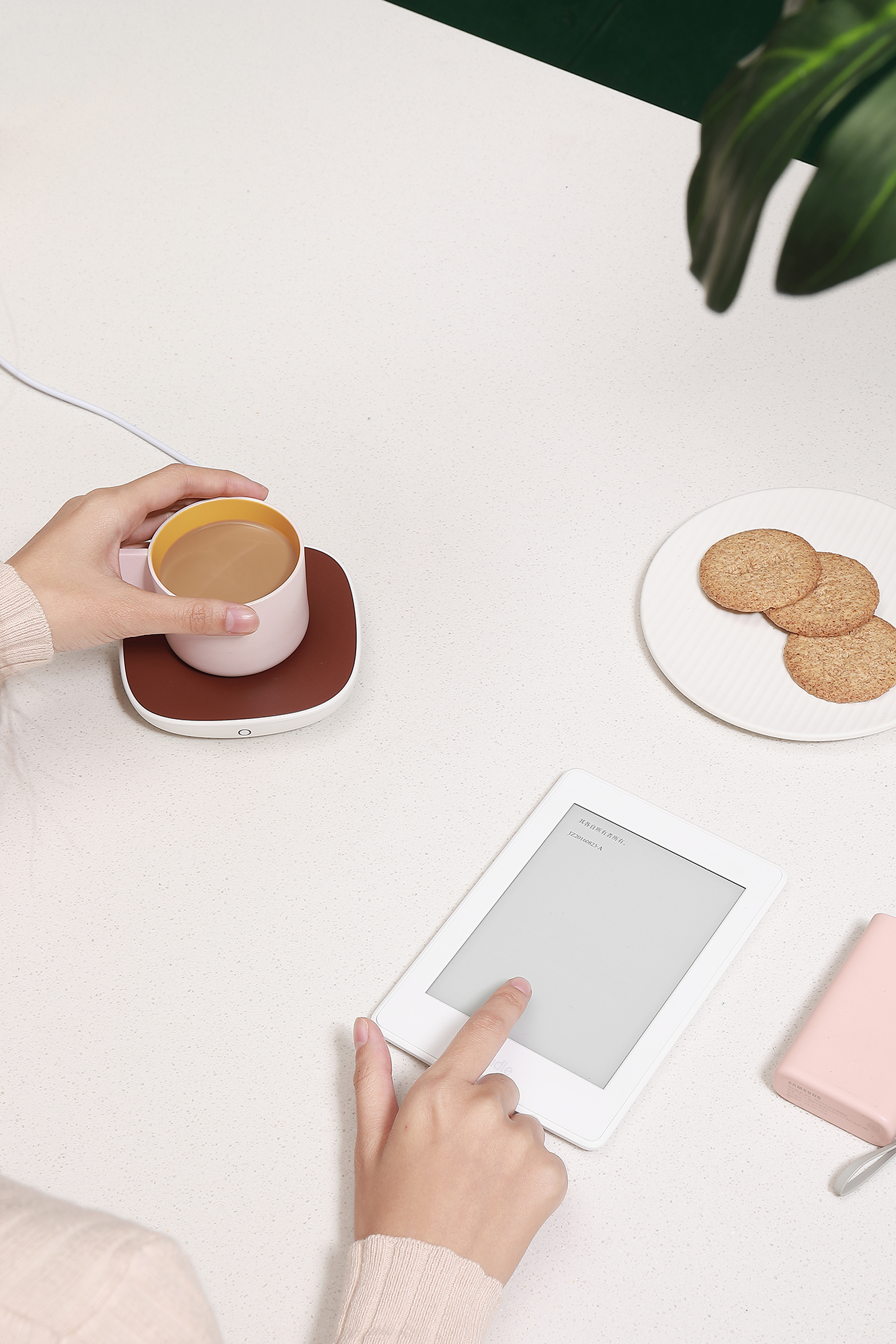 white，Minimalist，warm，affinity，