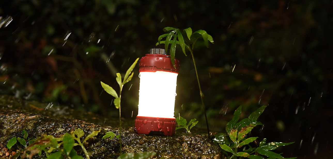 A professional camping lamp，