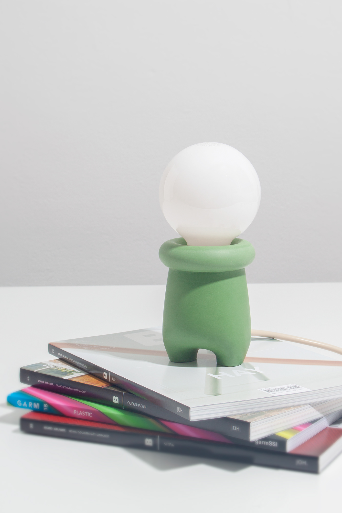 jeongchun Lee，Astronaut lamp，jesmonite，Space Man Lamp，