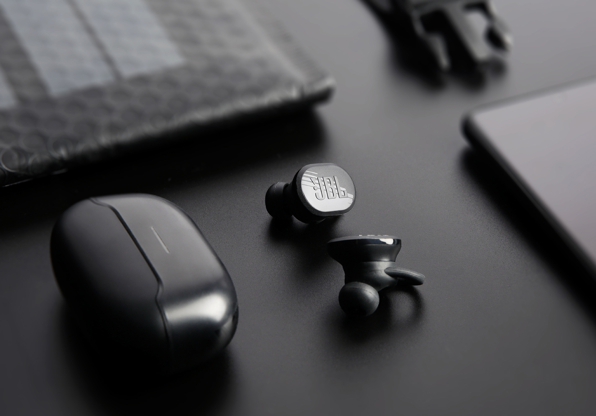 reddot winner 2022，jbl，Earphone design，product design，Ergonomics，Portability，2022 red dot award works，