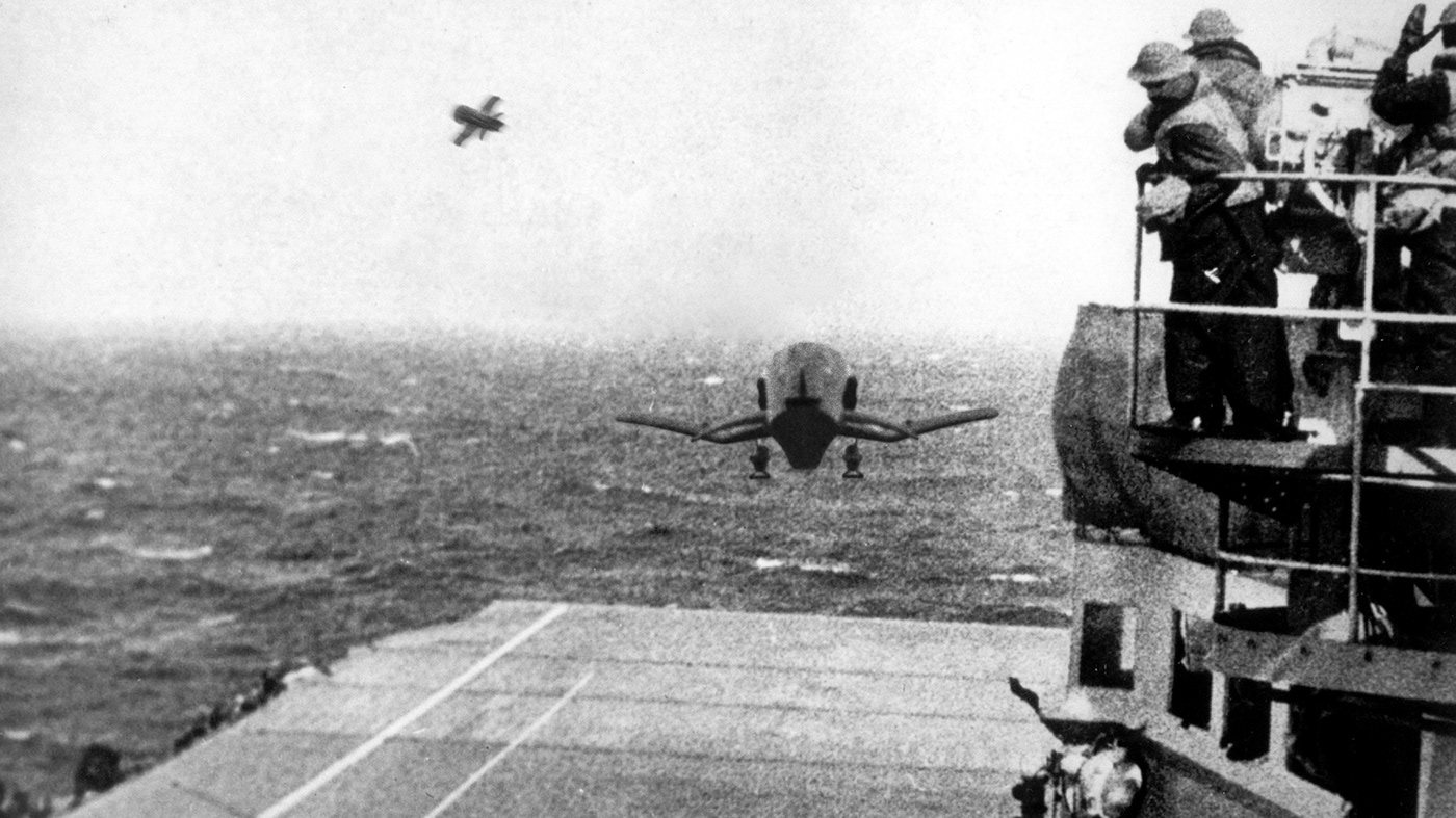 Alex Weber，DF-8 UAV Fighter，Streamlined design，f4u pirate ship，