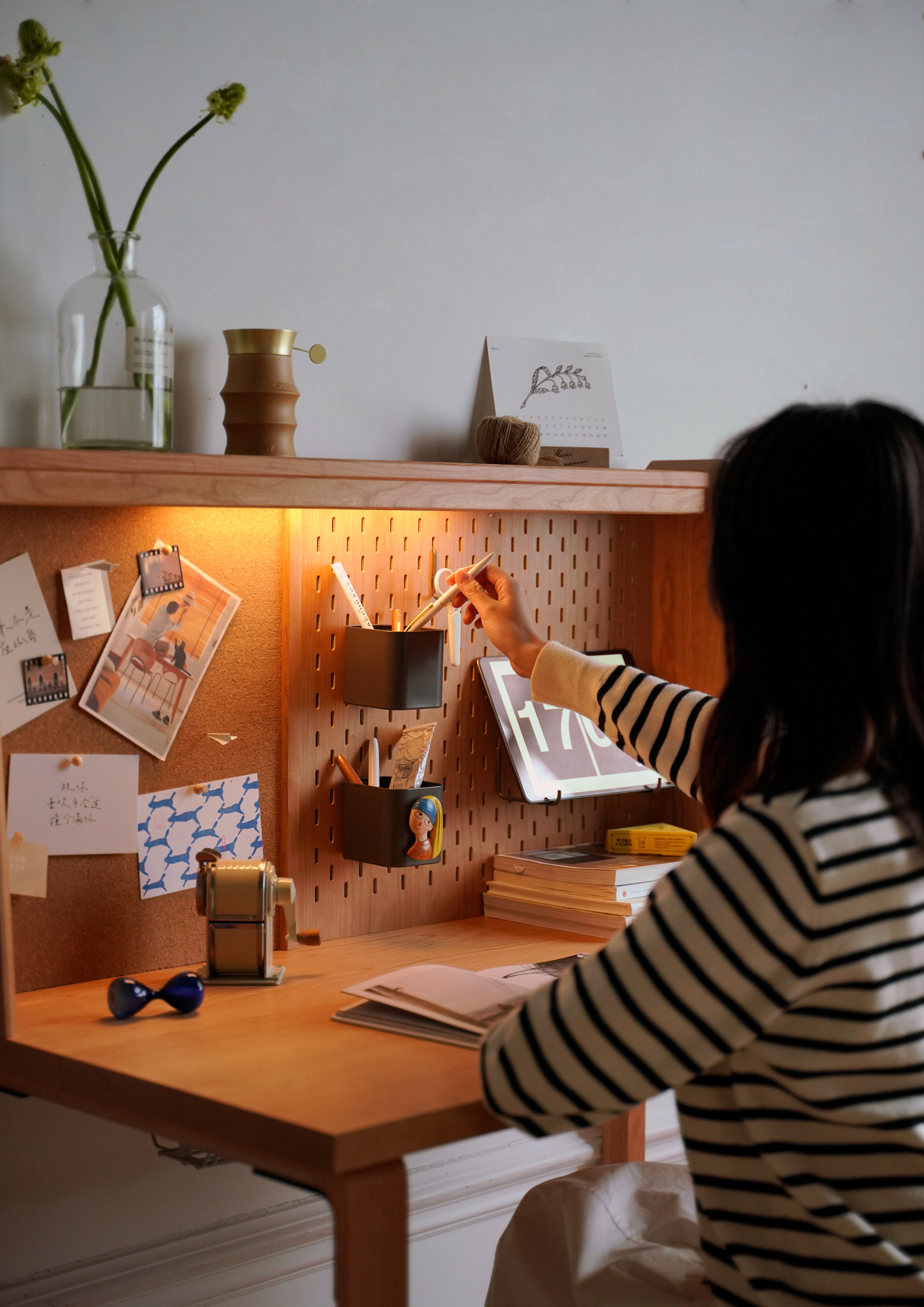 desk，Solid wood desk，furniture design ，Study furniture ，Study，product design，industrial design，Interior design，
