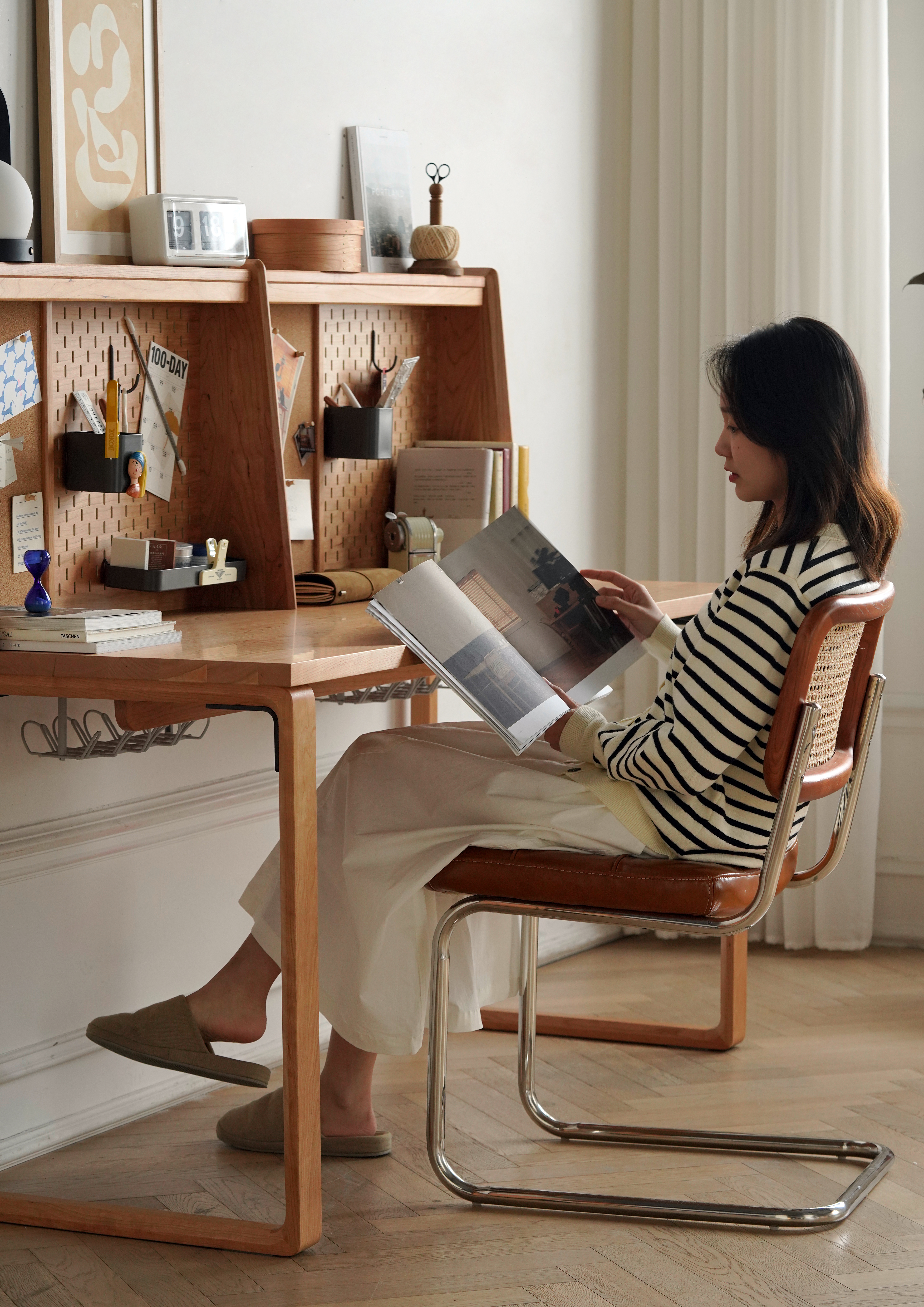 desk，Solid wood desk，furniture design ，Study furniture ，Study，product design，industrial design，Interior design，