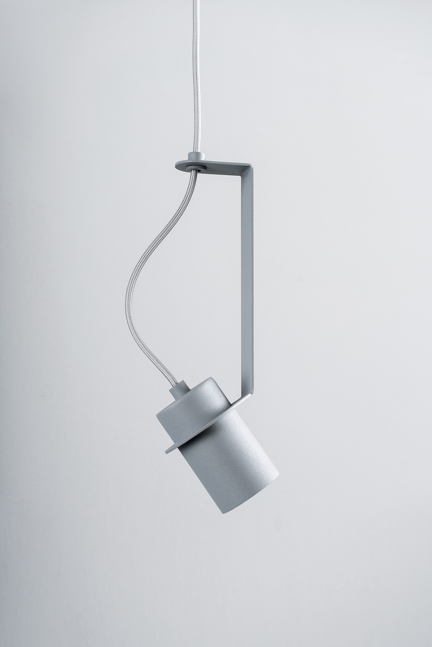 lamps and lanterns，Industrial wind，Minimalist，a chandelier，Solid color，