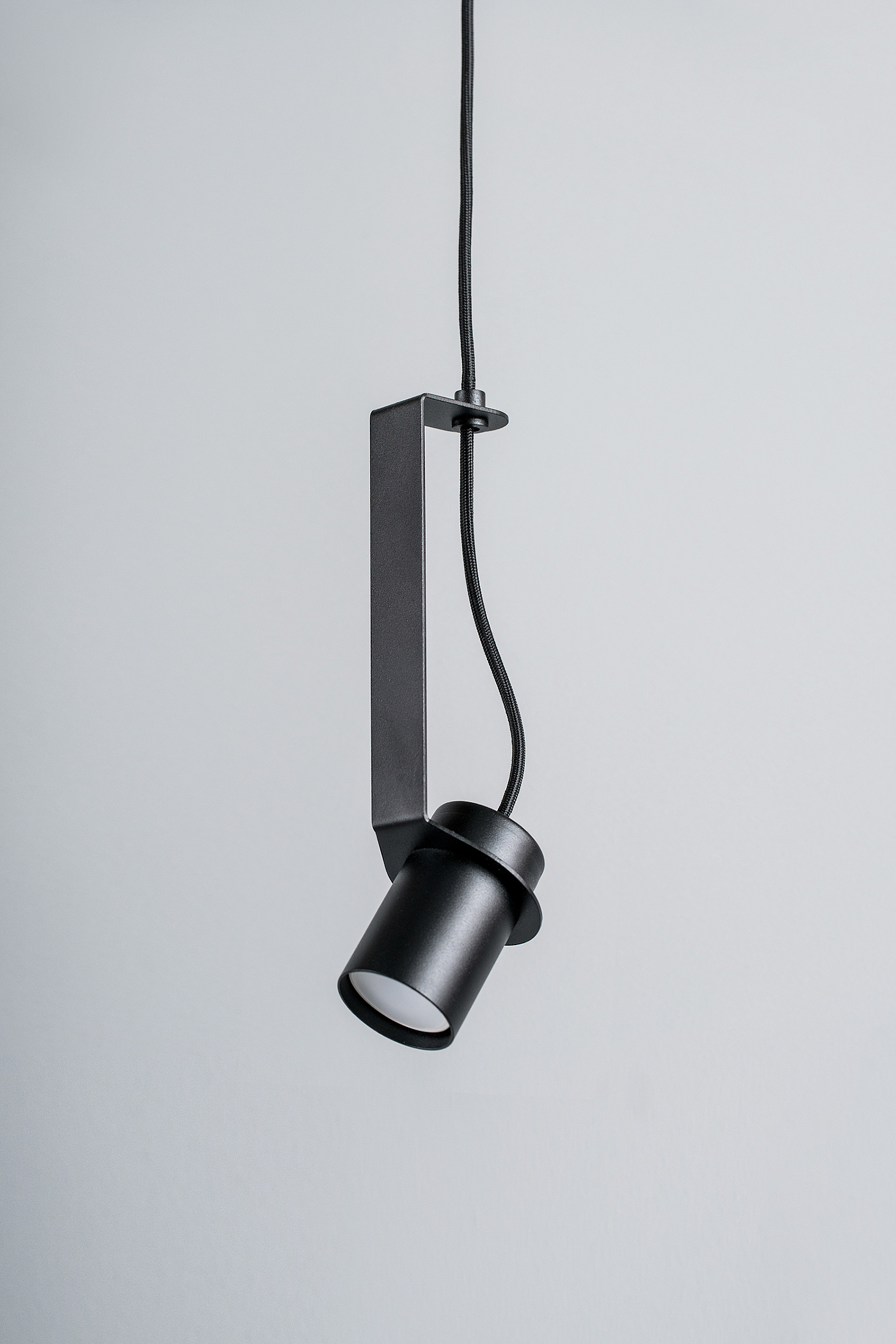 lamps and lanterns，Industrial wind，Minimalist，a chandelier，Solid color，