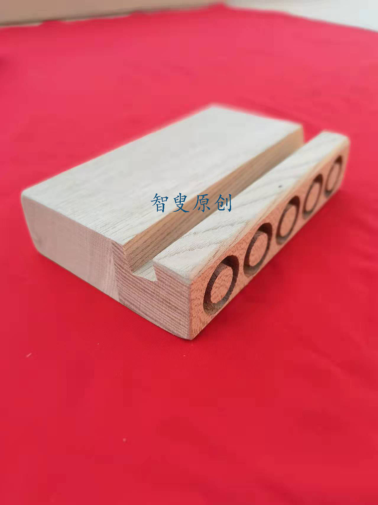 Original Design of Wooden Mobile Phone Amplifier，