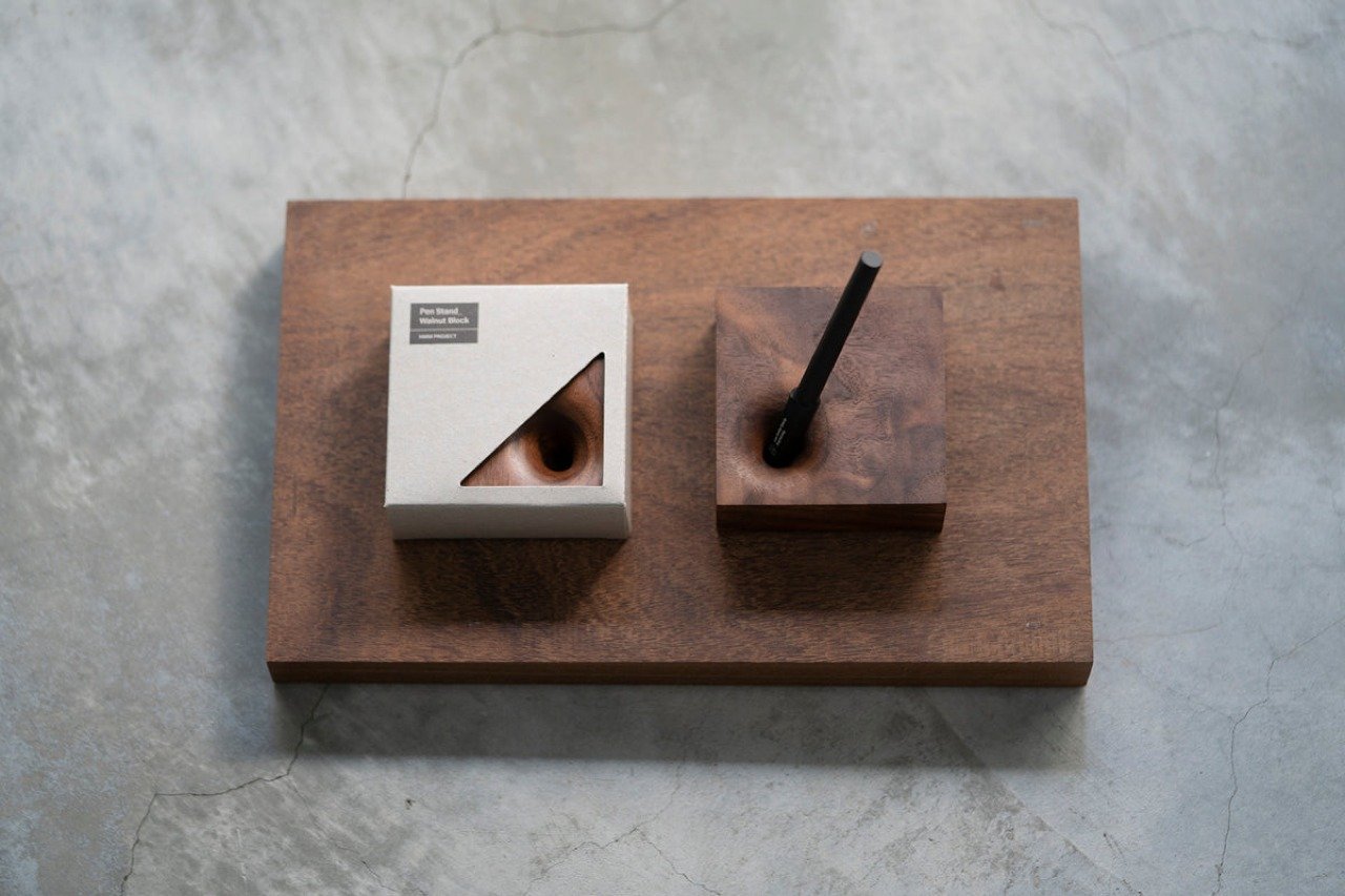 Penholder，woodiness，to work in an office，