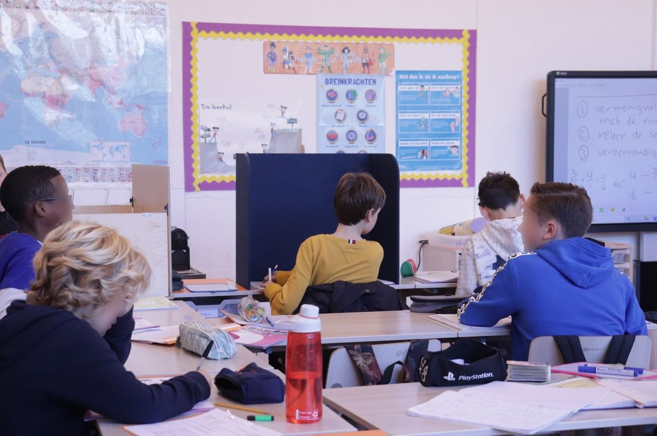 a partition，hyperactivity，practical，Table，Student table，