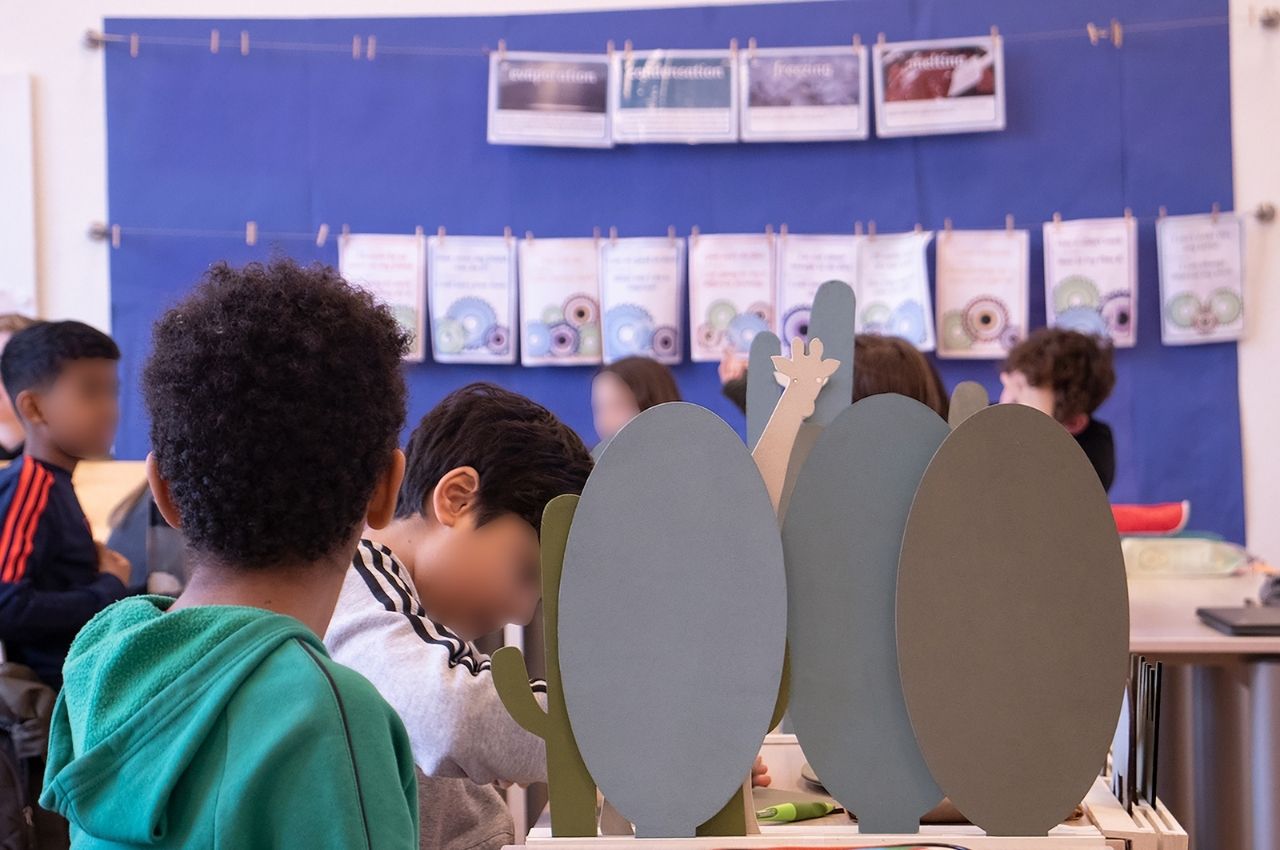 a partition，hyperactivity，practical，Table，Student table，