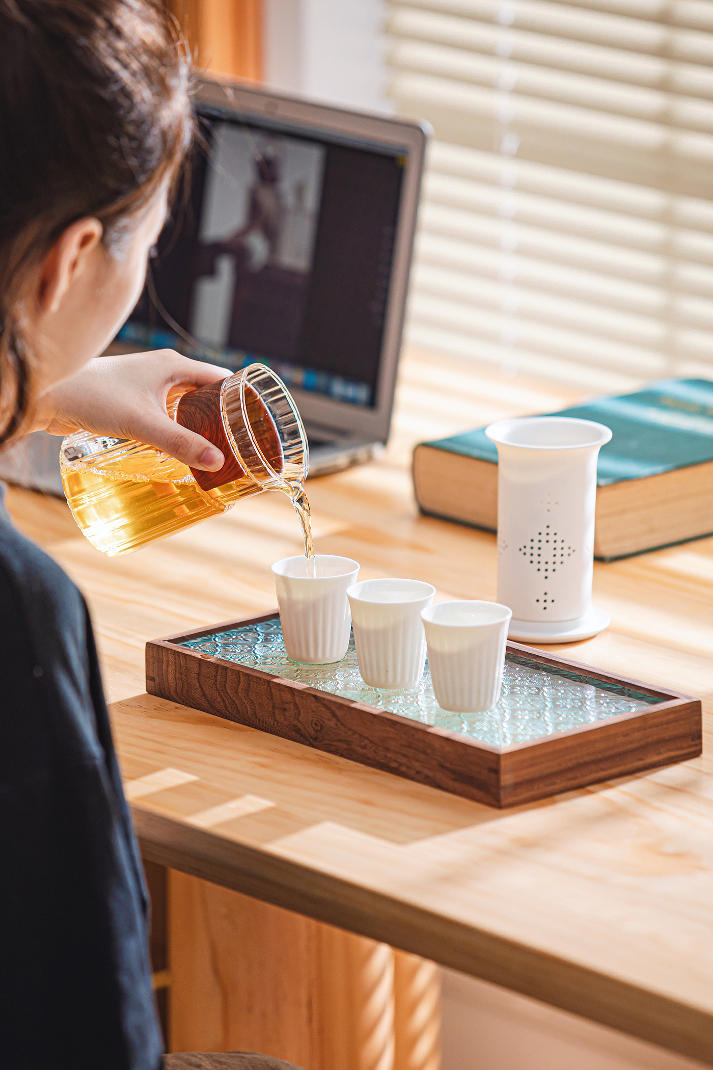 Travel is the first choice for making tea.，