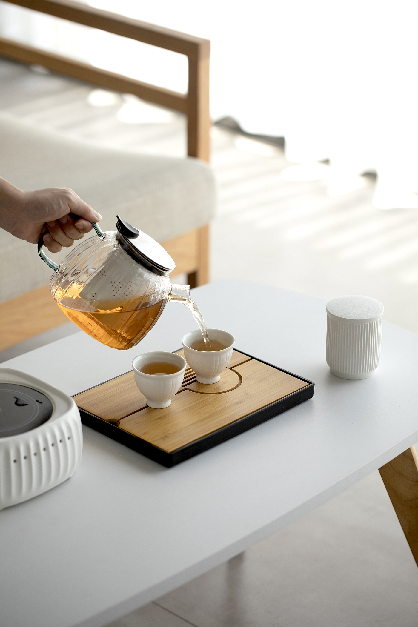 Home appliances, boiling water, cooking tea，