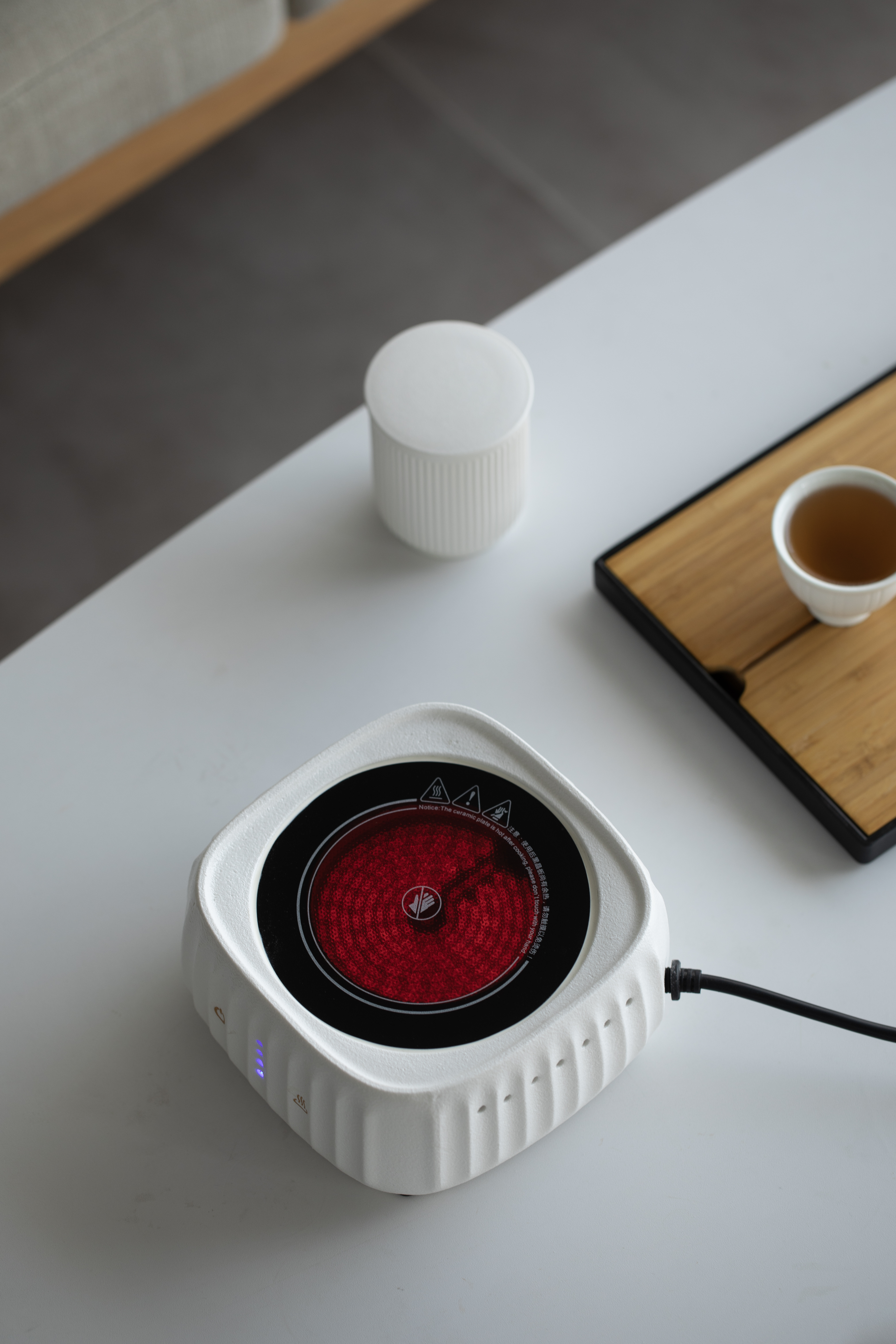 Home appliances, boiling water, cooking tea，