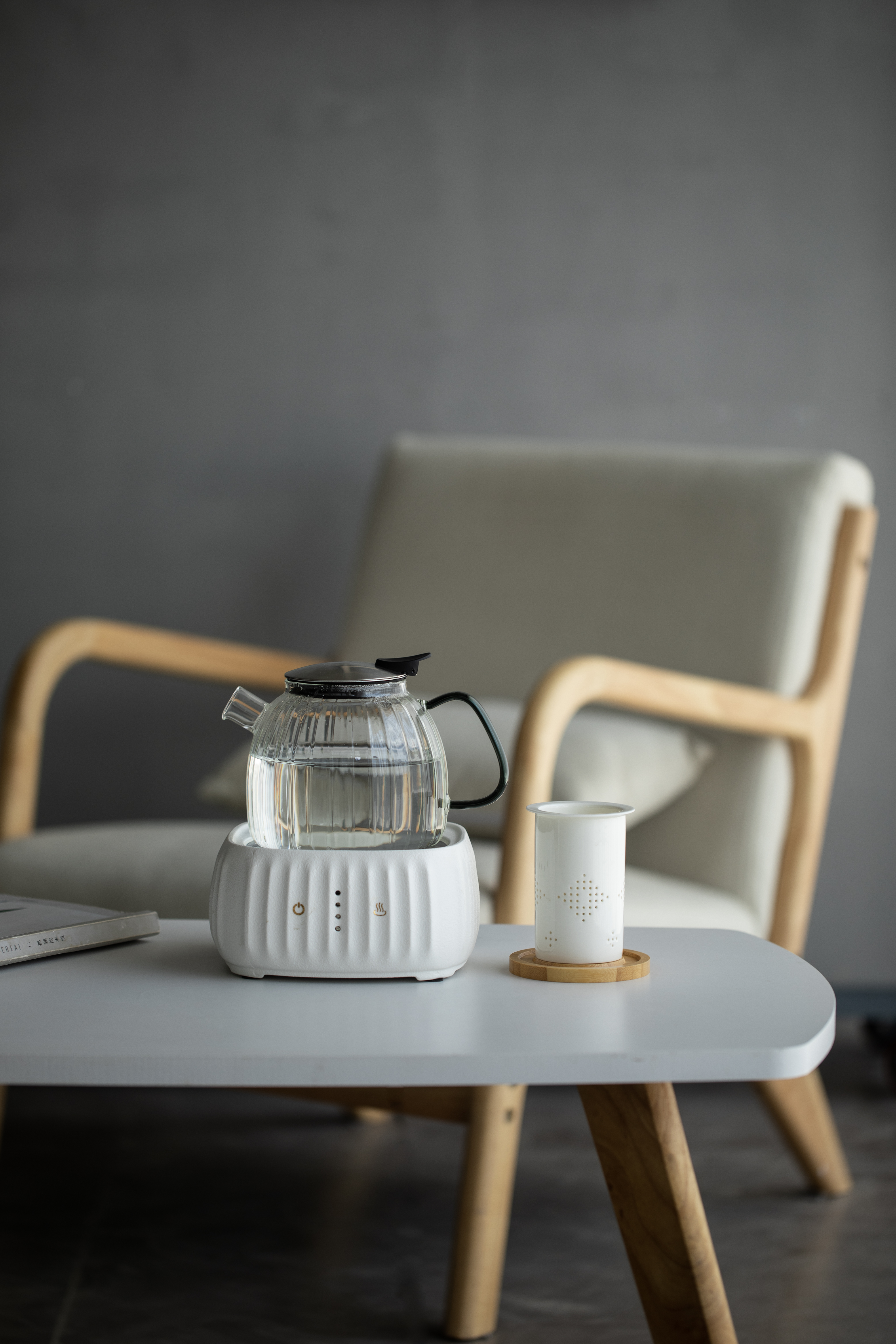 Home appliances, boiling water, cooking tea，