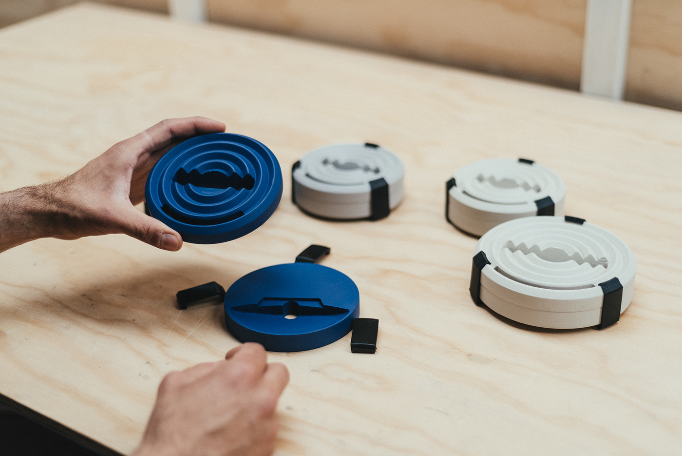 speaker，Trick，Mobile phone bracket，