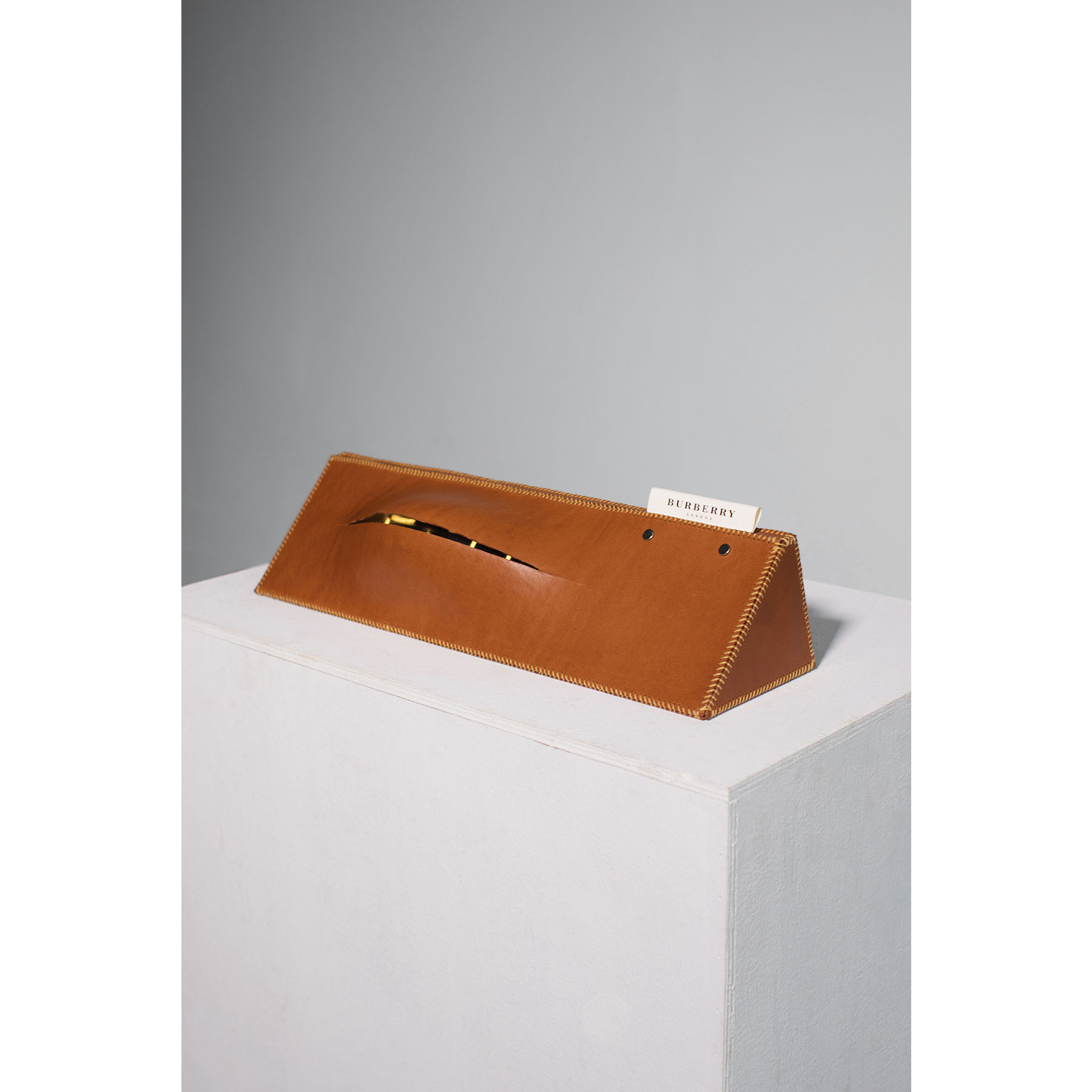 Speculative design, criticism, consumerism, graduation design, products，