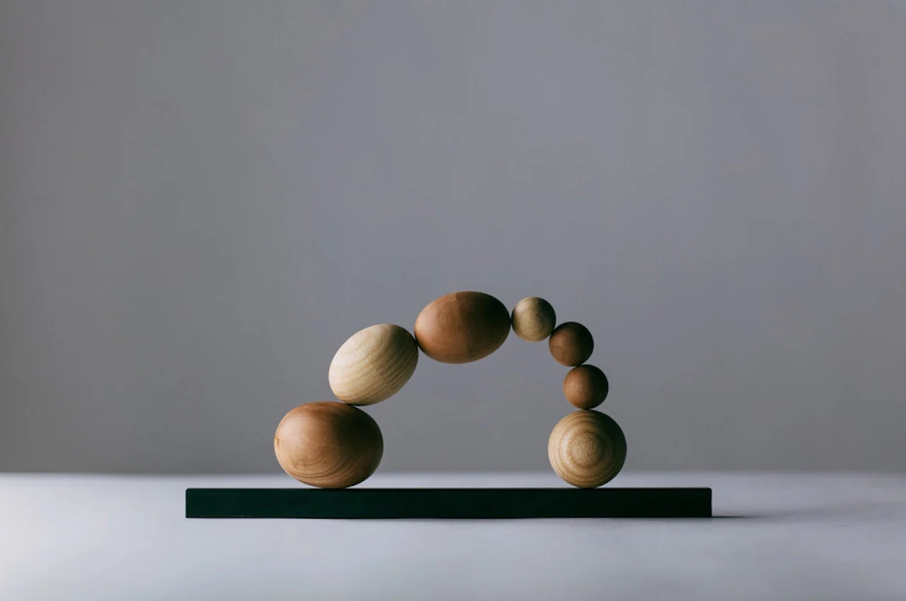 Sculpture，woodiness，magnet，