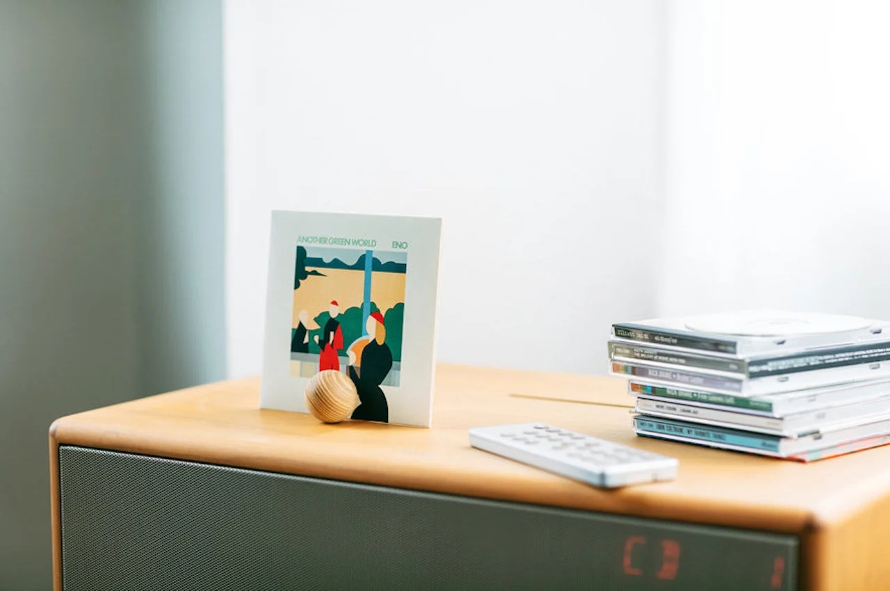 Sculpture，woodiness，magnet，