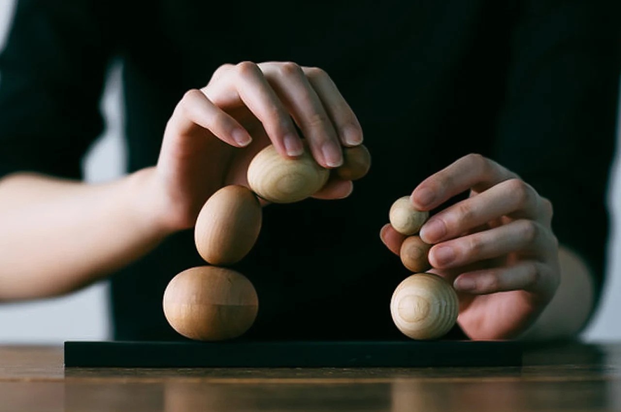 Sculpture，woodiness，magnet，