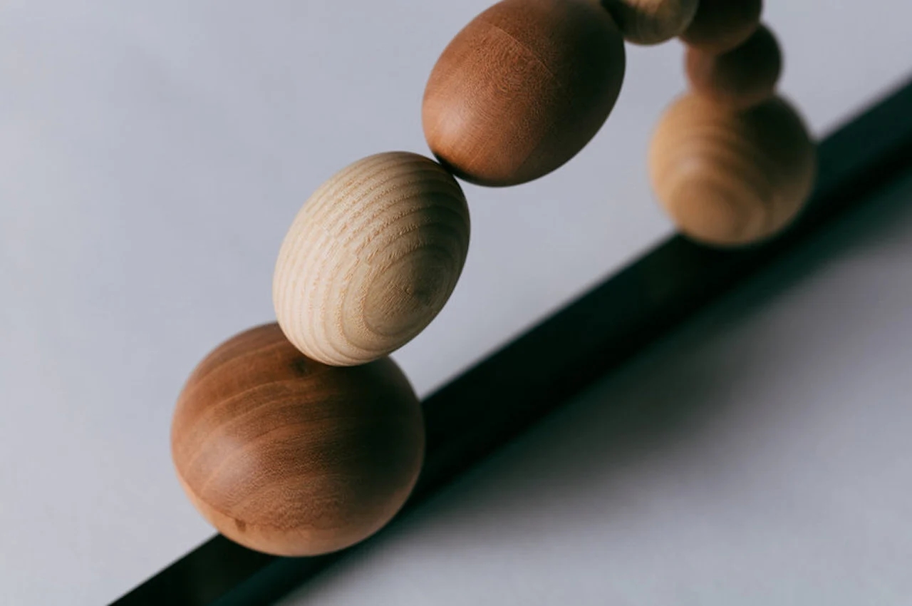 Sculpture，woodiness，magnet，