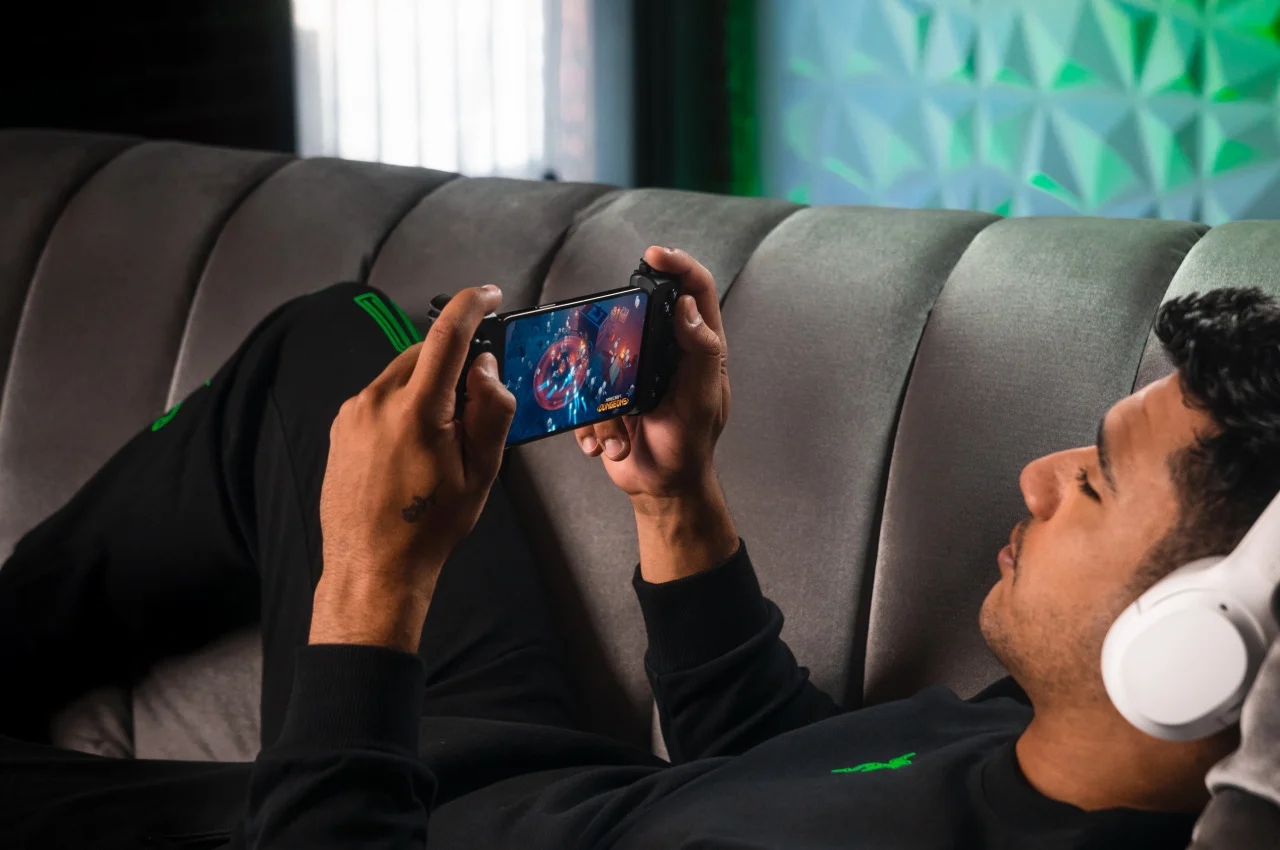 Game handle，RAZER KISHI V2，ANDROID mobile phone，