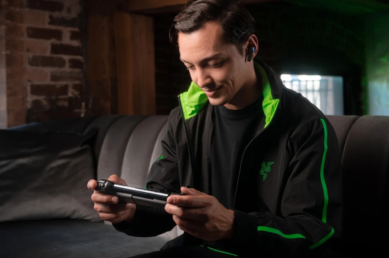Game handle，RAZER KISHI V2，ANDROID mobile phone，