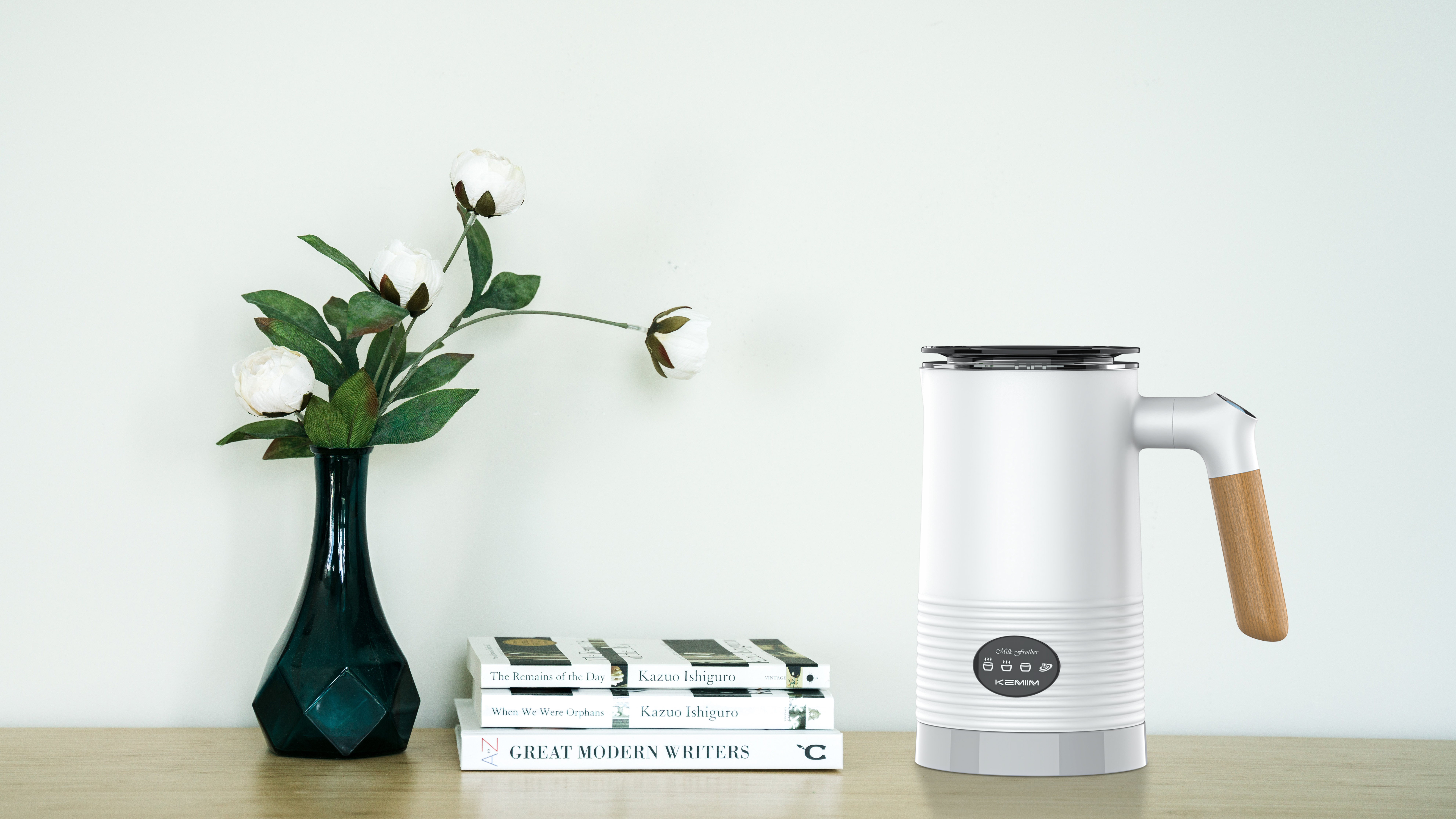 Milk foam machine, coffee, silky taste，