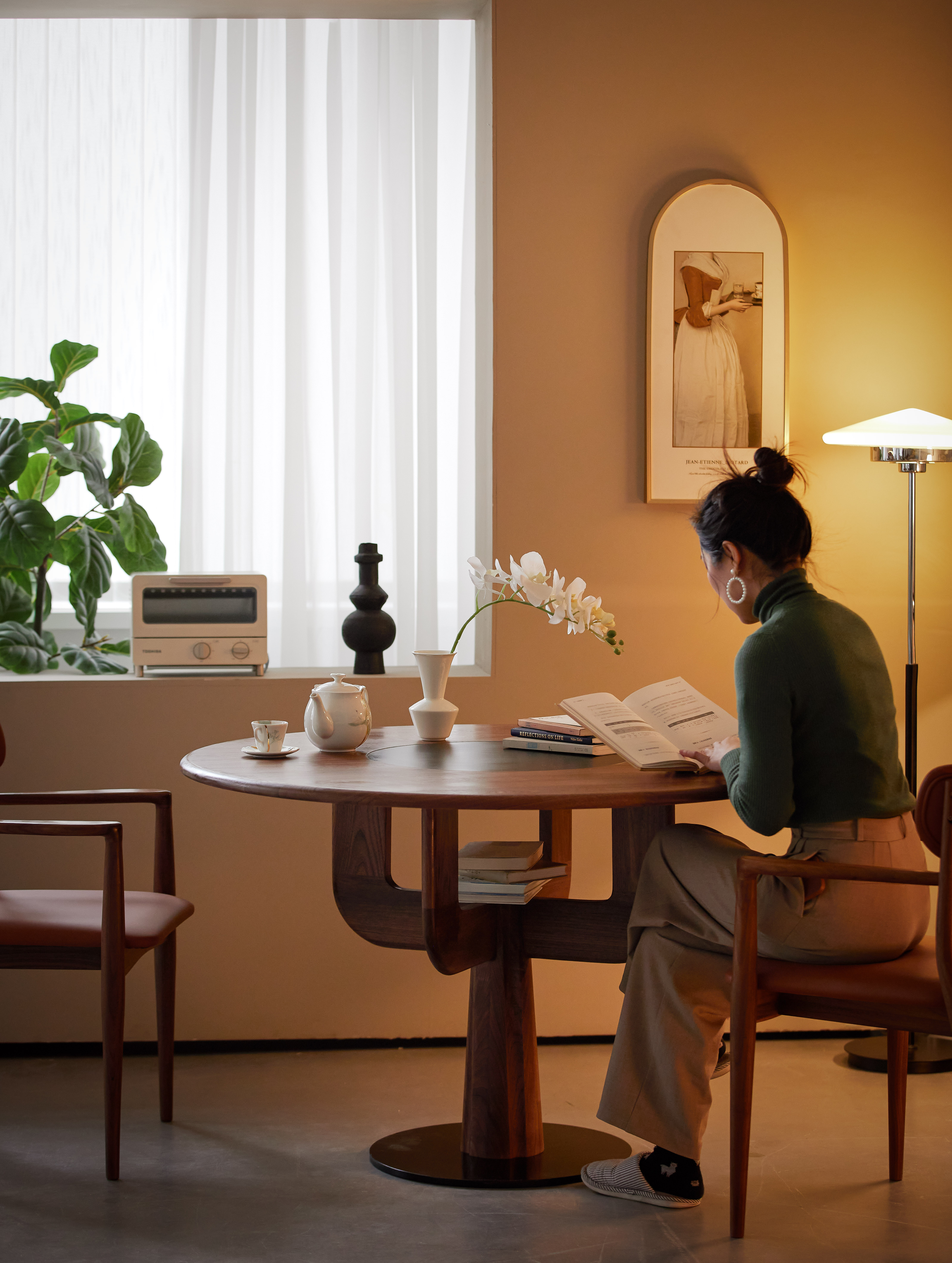 Furniture designer Ren Mengying，