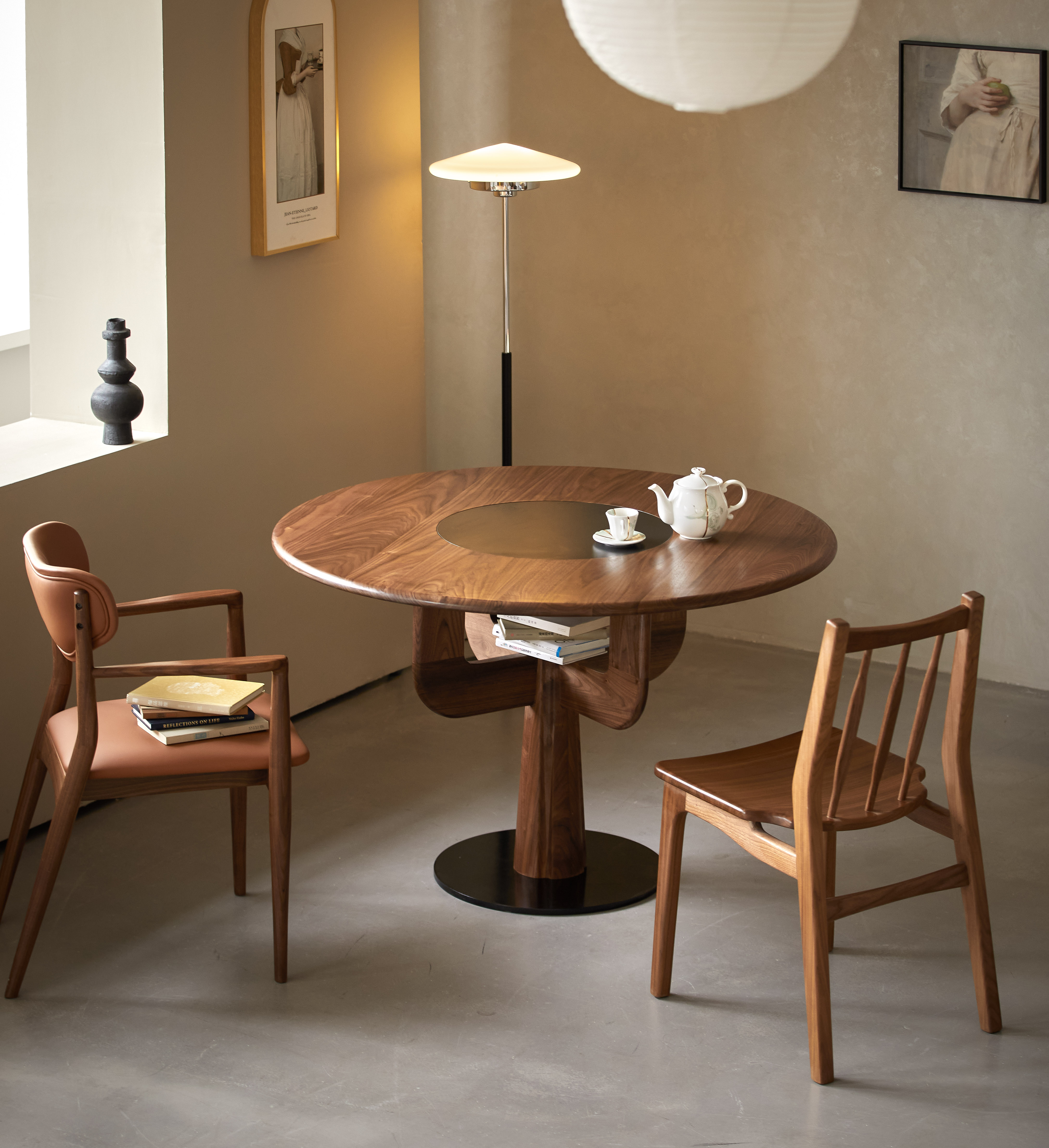 Furniture designer Ren Mengying，