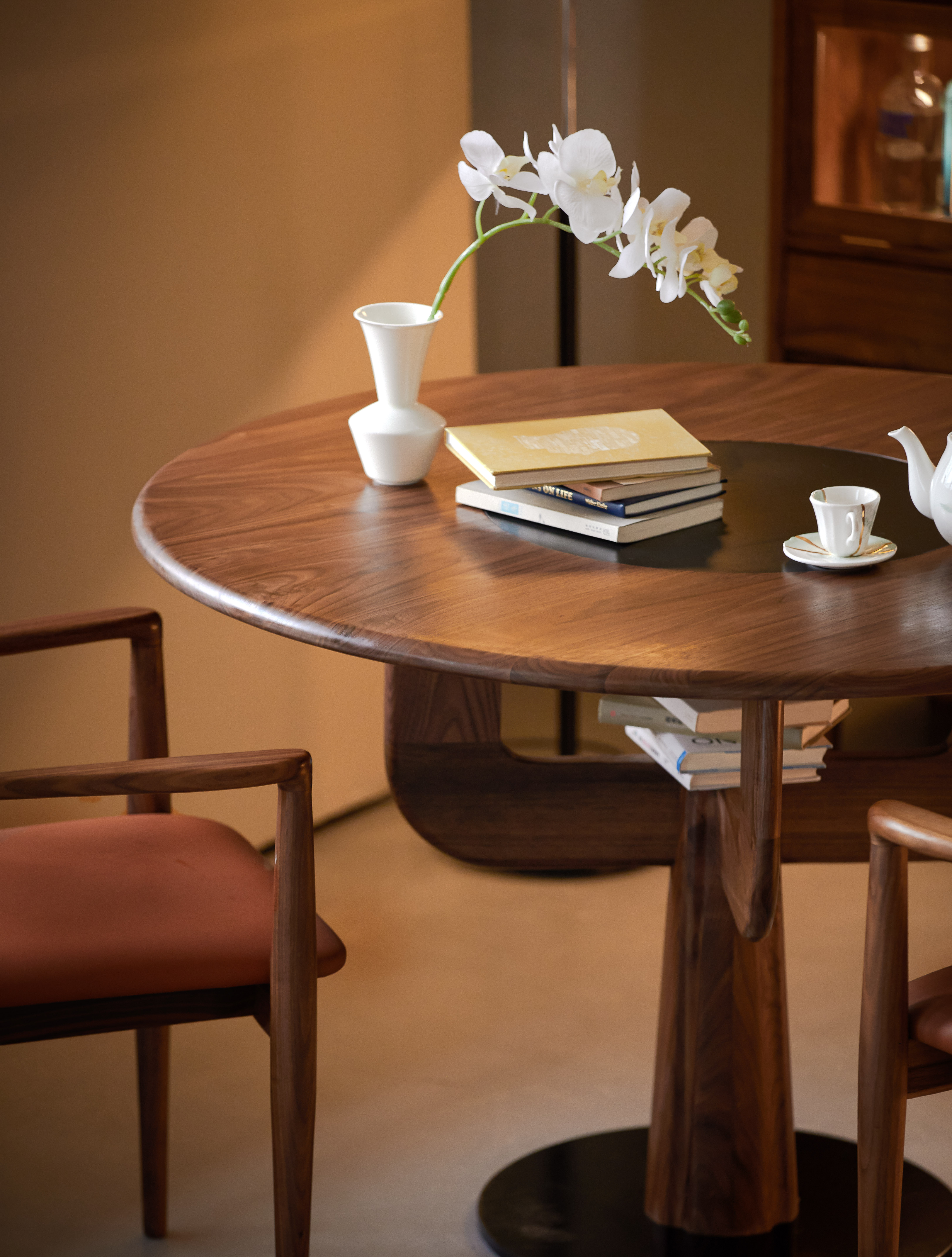 Furniture designer Ren Mengying，