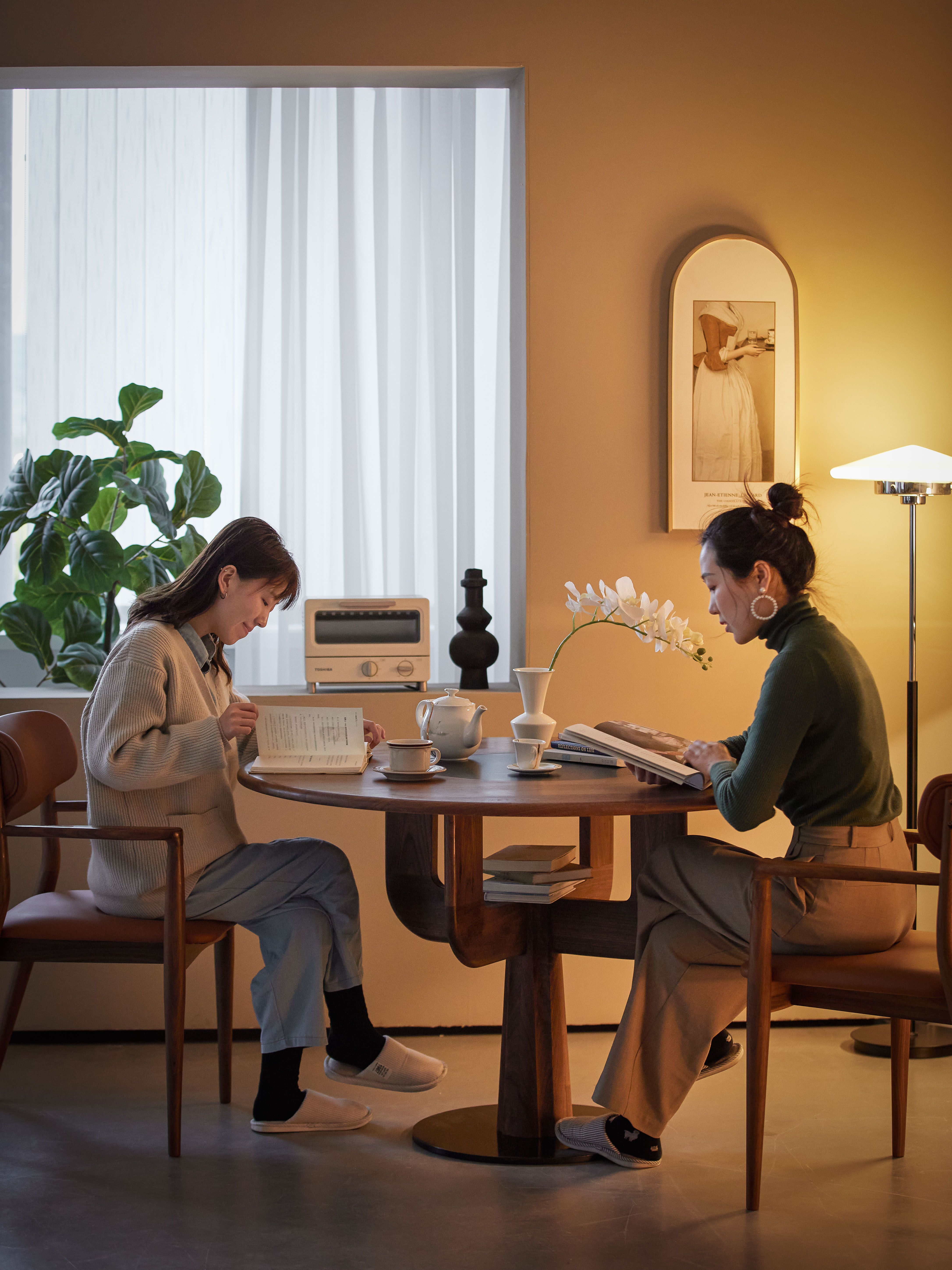 Furniture designer Ren Mengying，