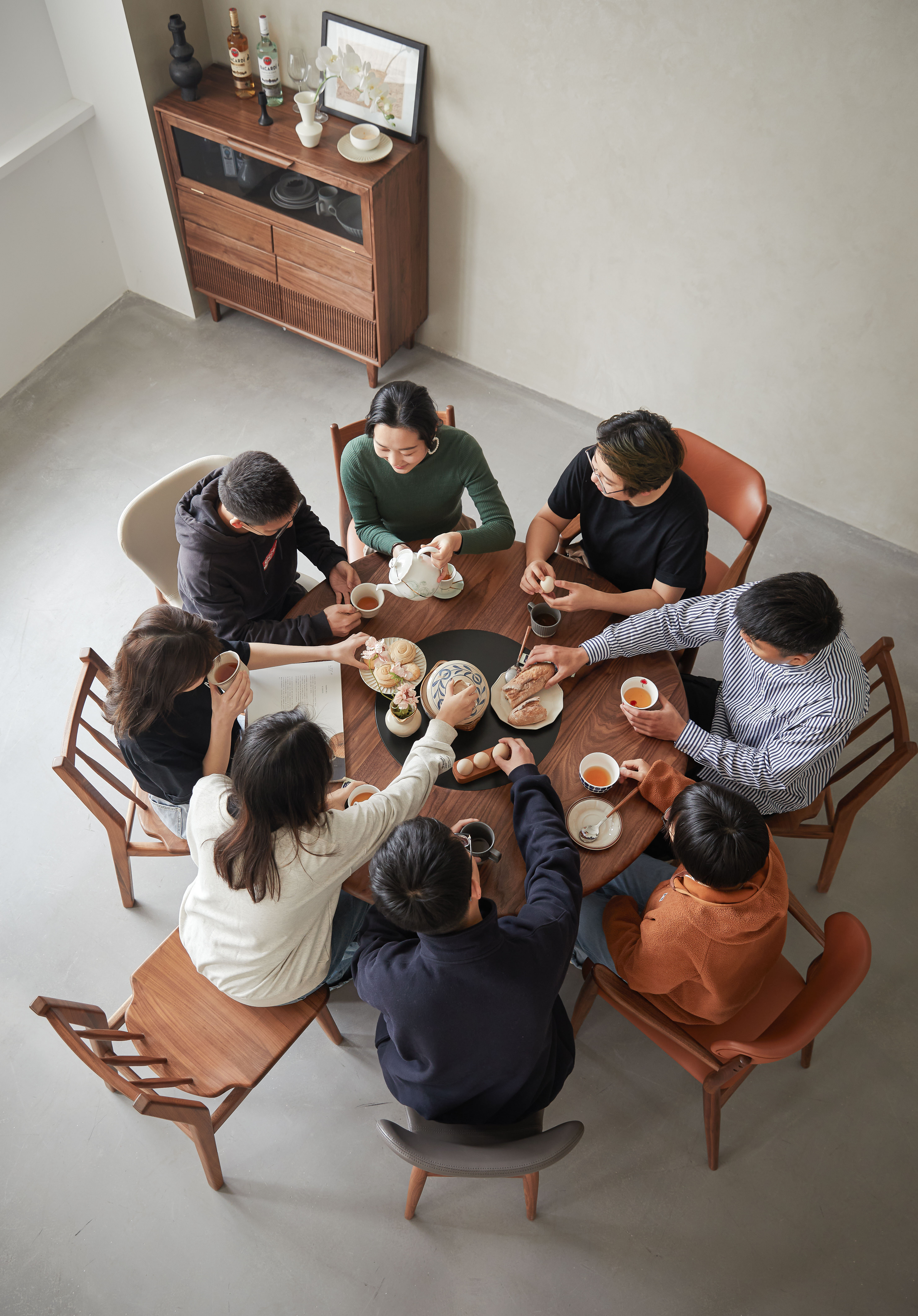 Furniture designer Ren Mengying，