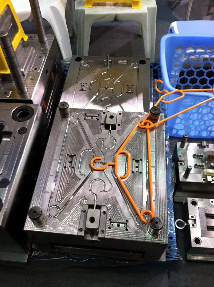 Injection mould，