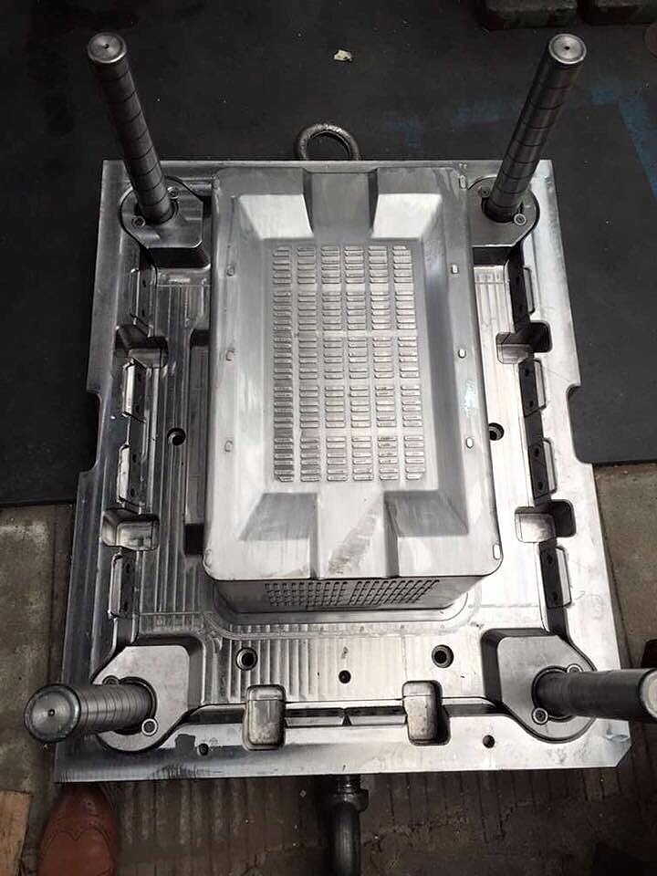 Injection mould，