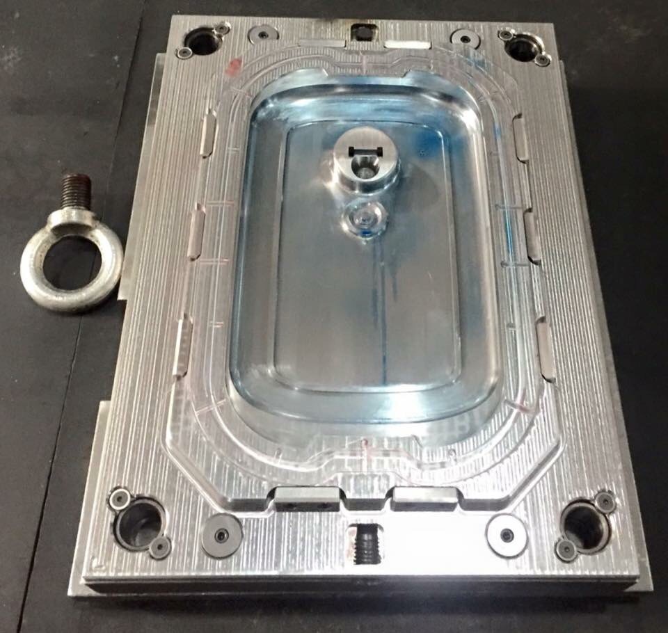 Injection mould，