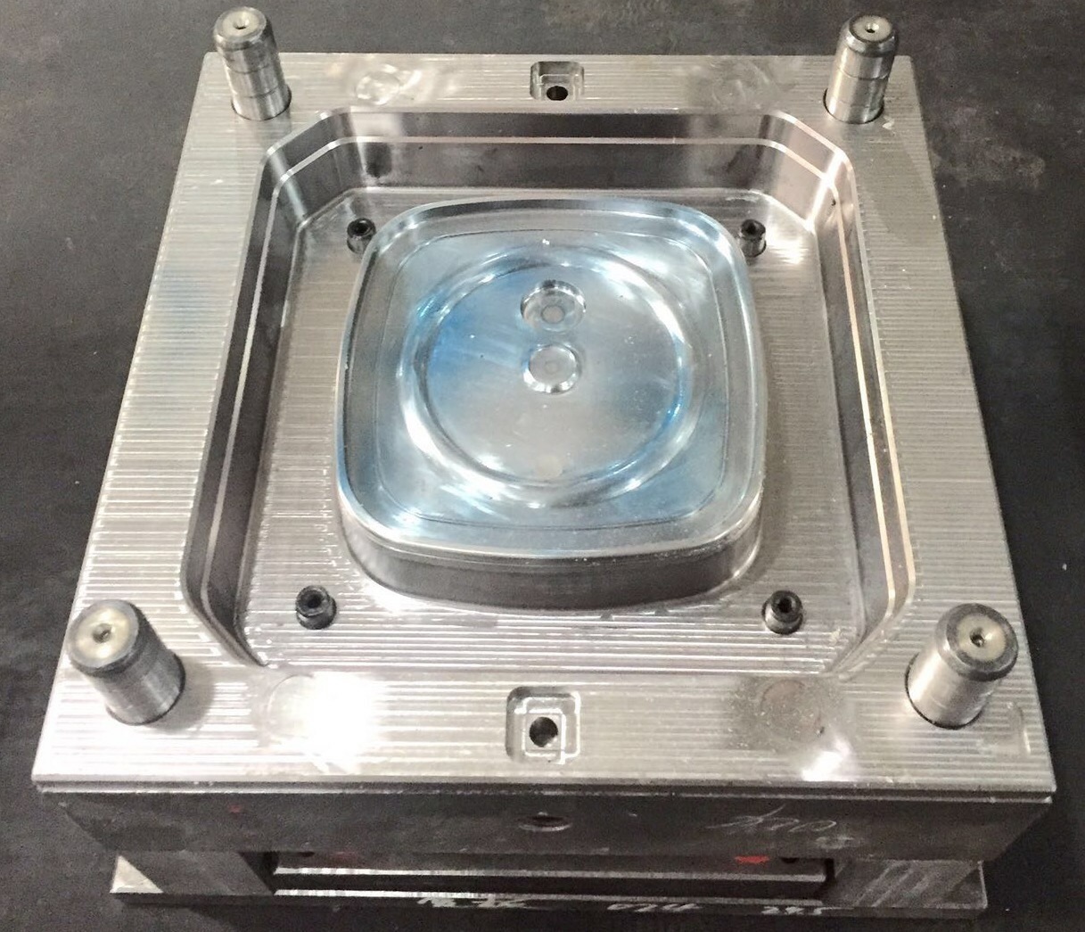 Injection mould，