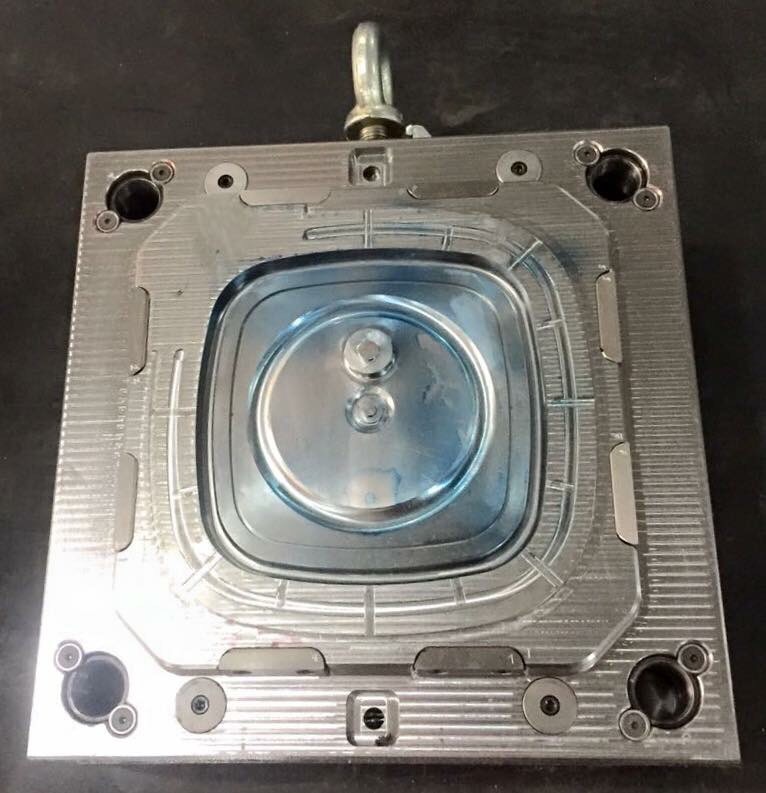Injection mould，