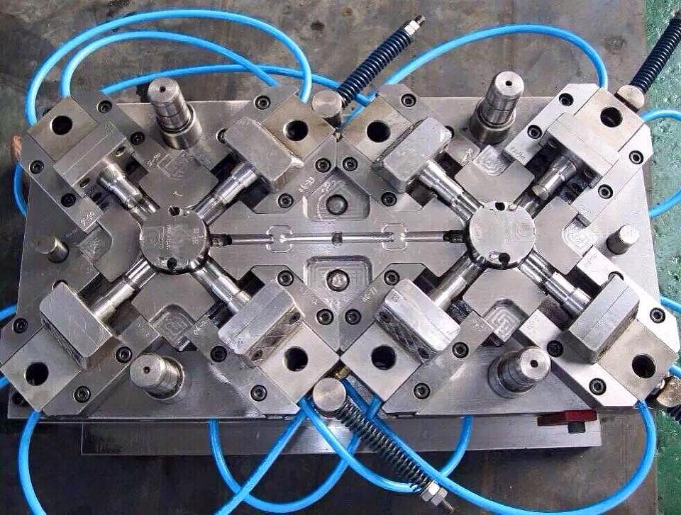 Injection mould，