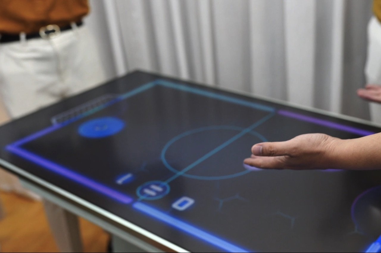 television，science and technology，product design，entertainment，to work in an office，watch movie，