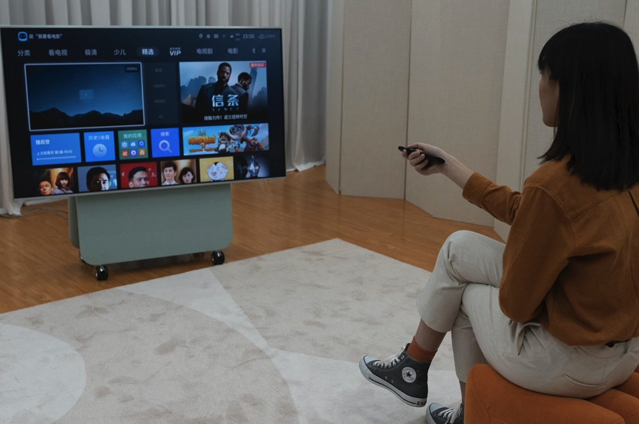 television，science and technology，product design，entertainment，to work in an office，watch movie，