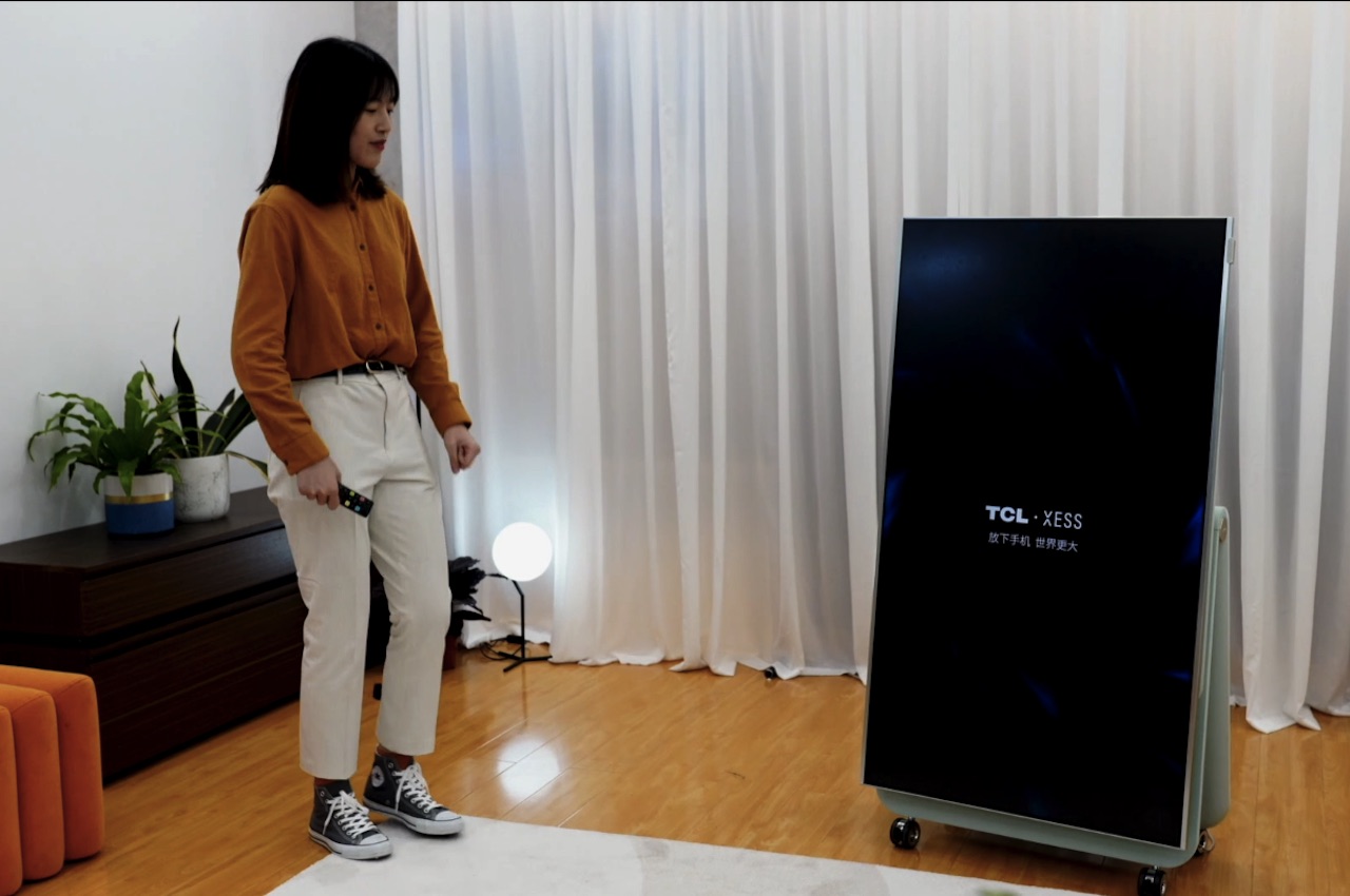 television，science and technology，product design，entertainment，to work in an office，watch movie，