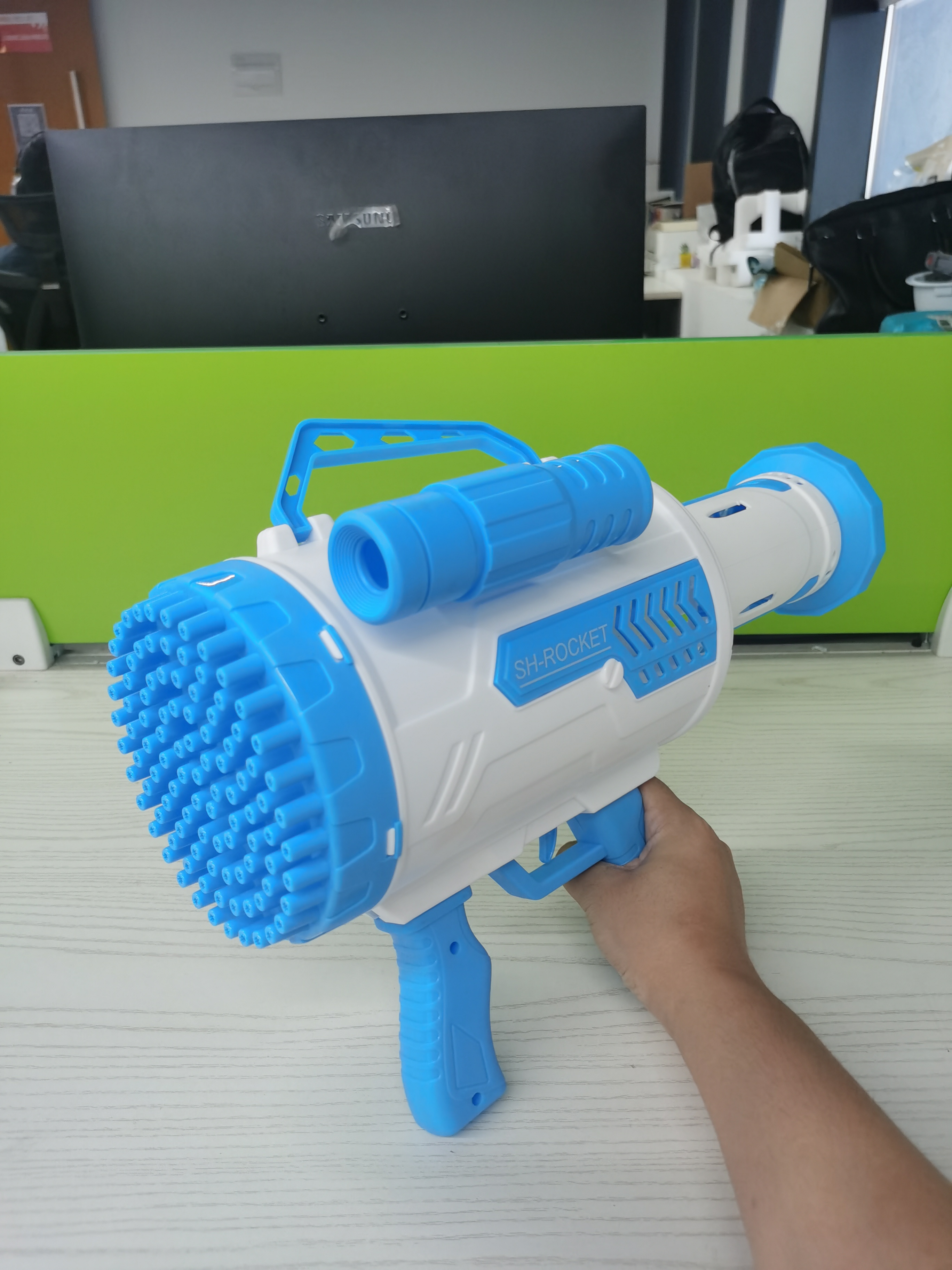 Children's Toys，Bubble machine，hold，Electric toys，boy，