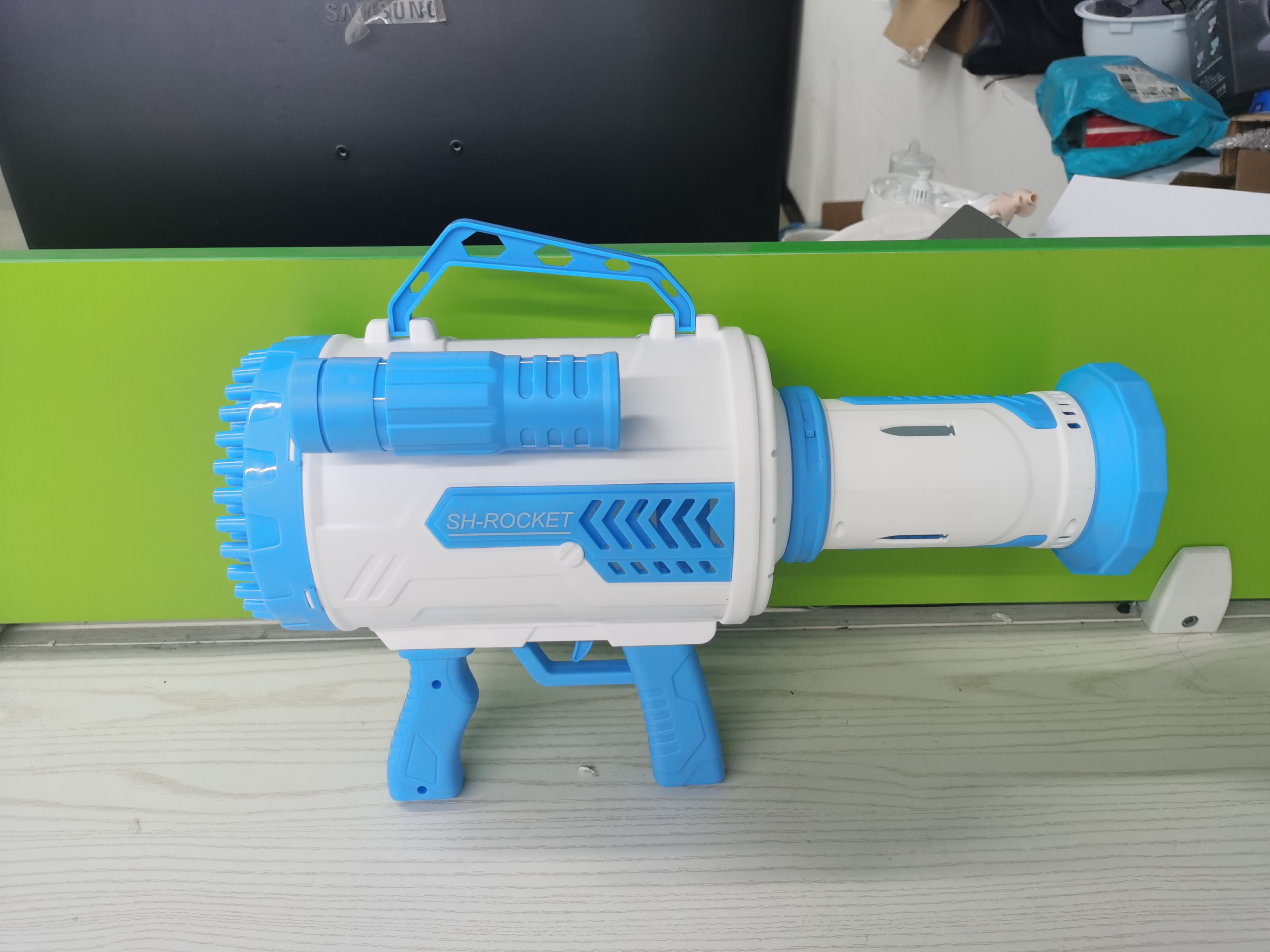 Children's Toys，Bubble machine，hold，Electric toys，boy，