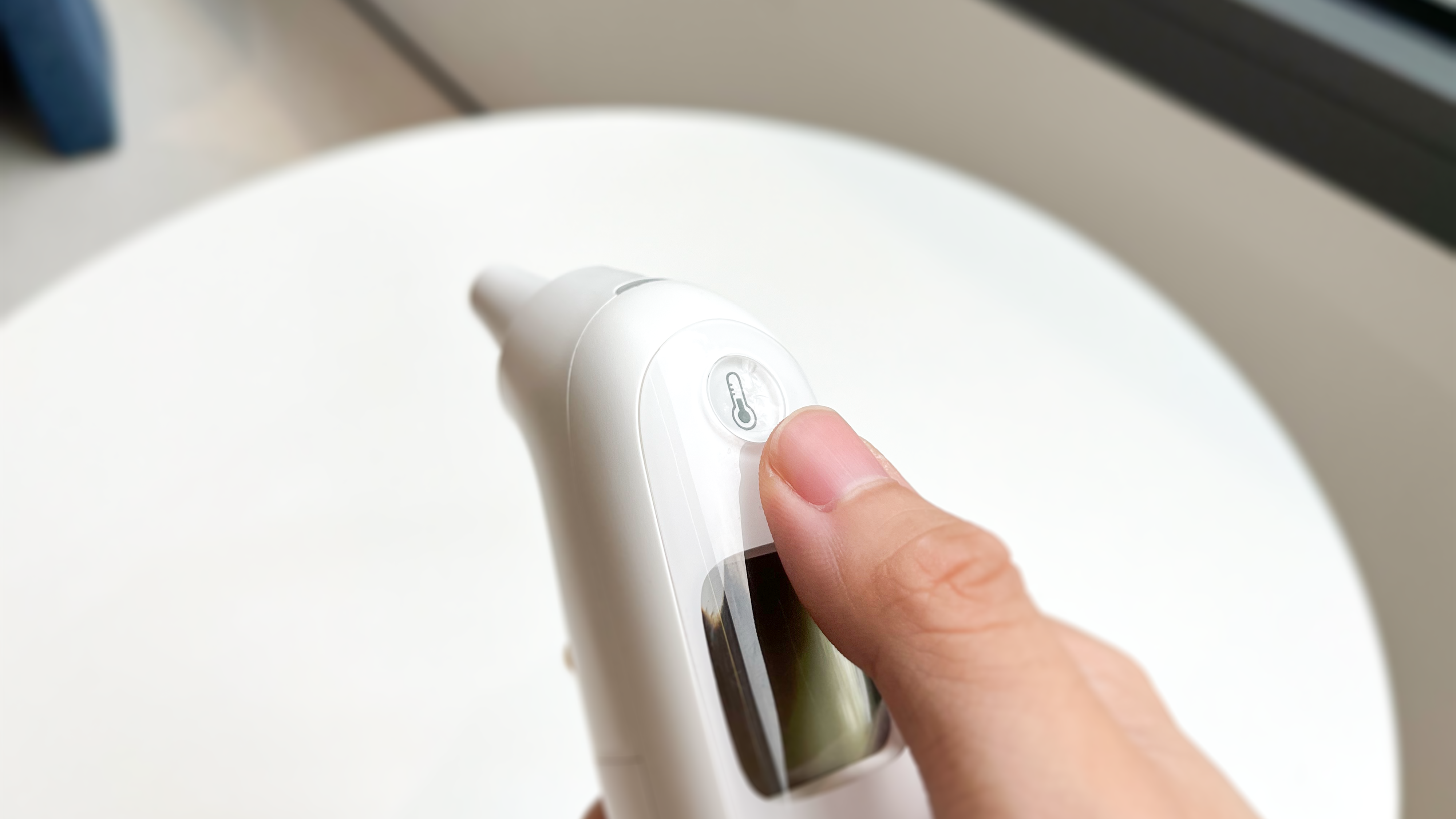 medical care，white，healthy，epidemic situation，temperature，Ear temperature gun，texture，household，