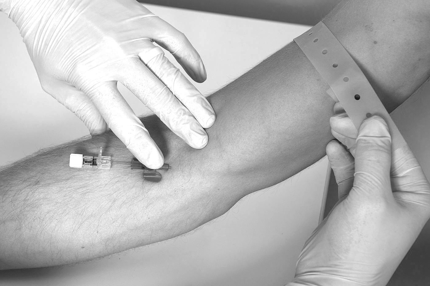 Intelligent tourniquet，product design，Ryan Lin，Portable operation，Anti-touch design，low cost，