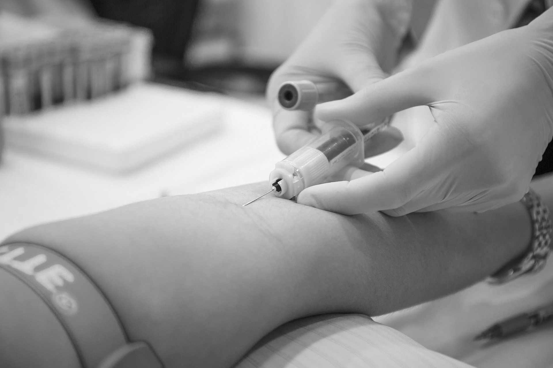 Intelligent tourniquet，product design，Ryan Lin，Portable operation，Anti-touch design，low cost，