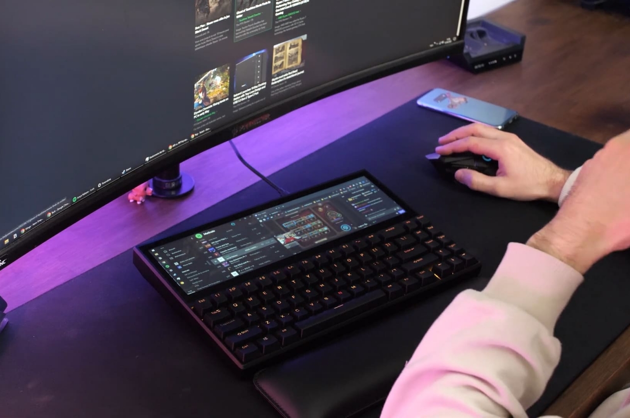 Mechanical keyboard，touch screen，multi-function，