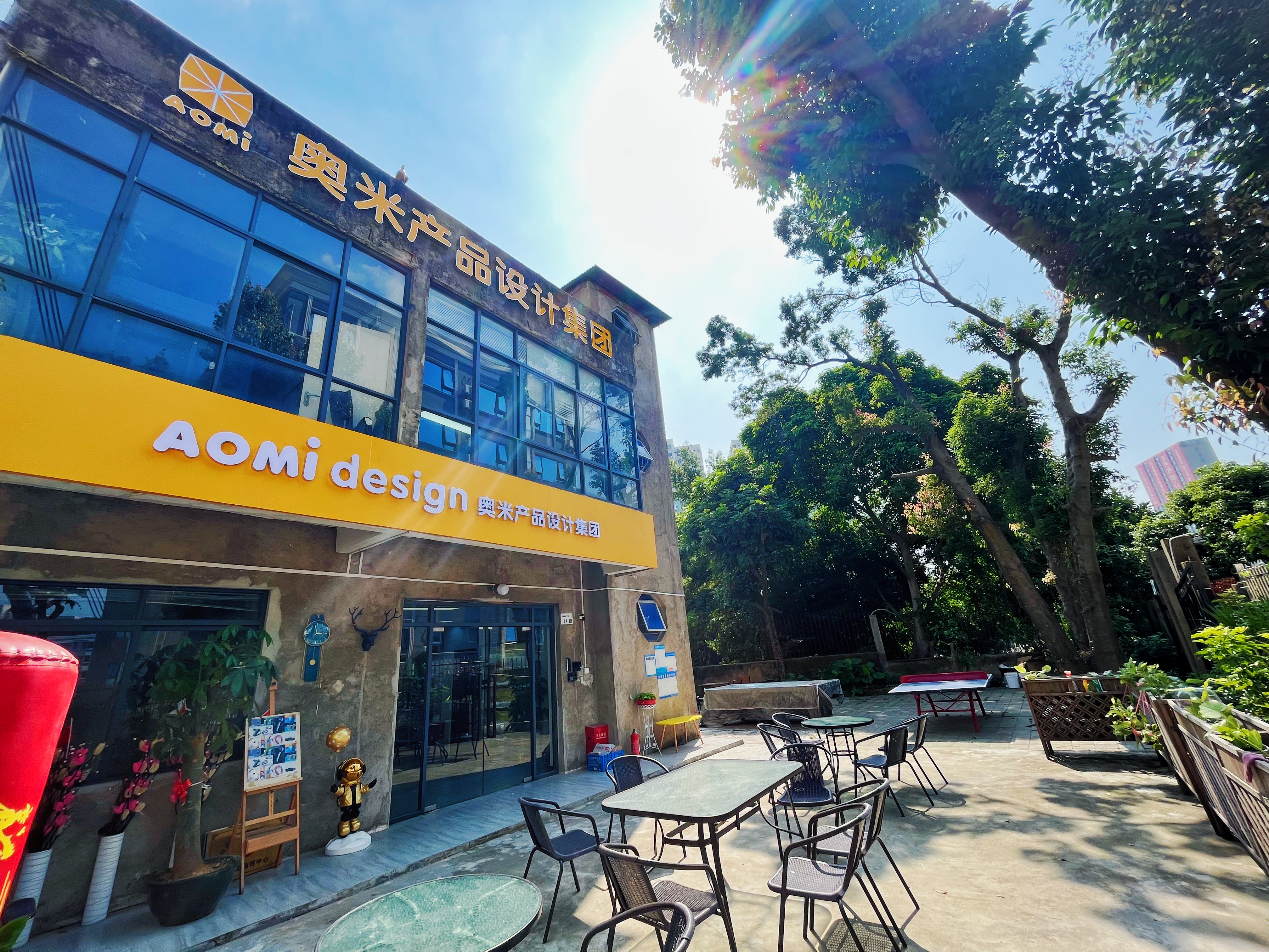 Good design should be felt attentively.，