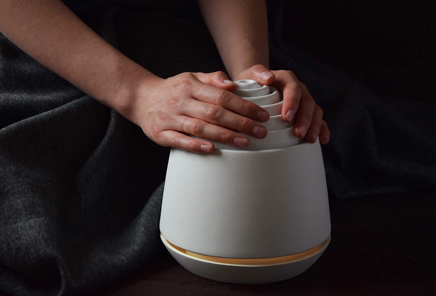 Warm hands，white，simple and easy，candle，warm，