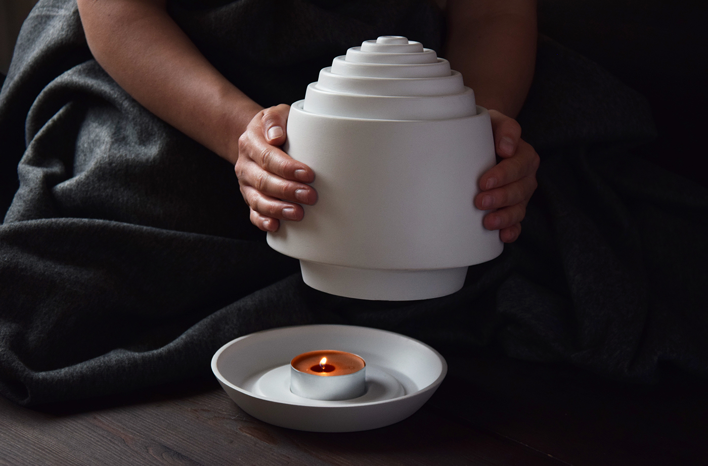 Warm hands，white，simple and easy，candle，warm，